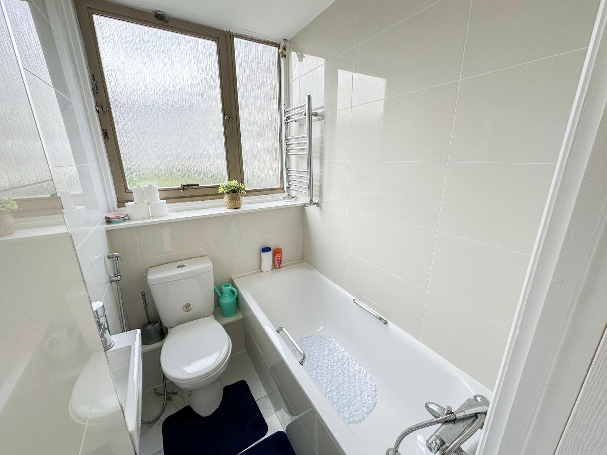 Cosy 3 Bedroom 3 Bathroom Flat With Private Garden- Maida Vale, Near Paddington *