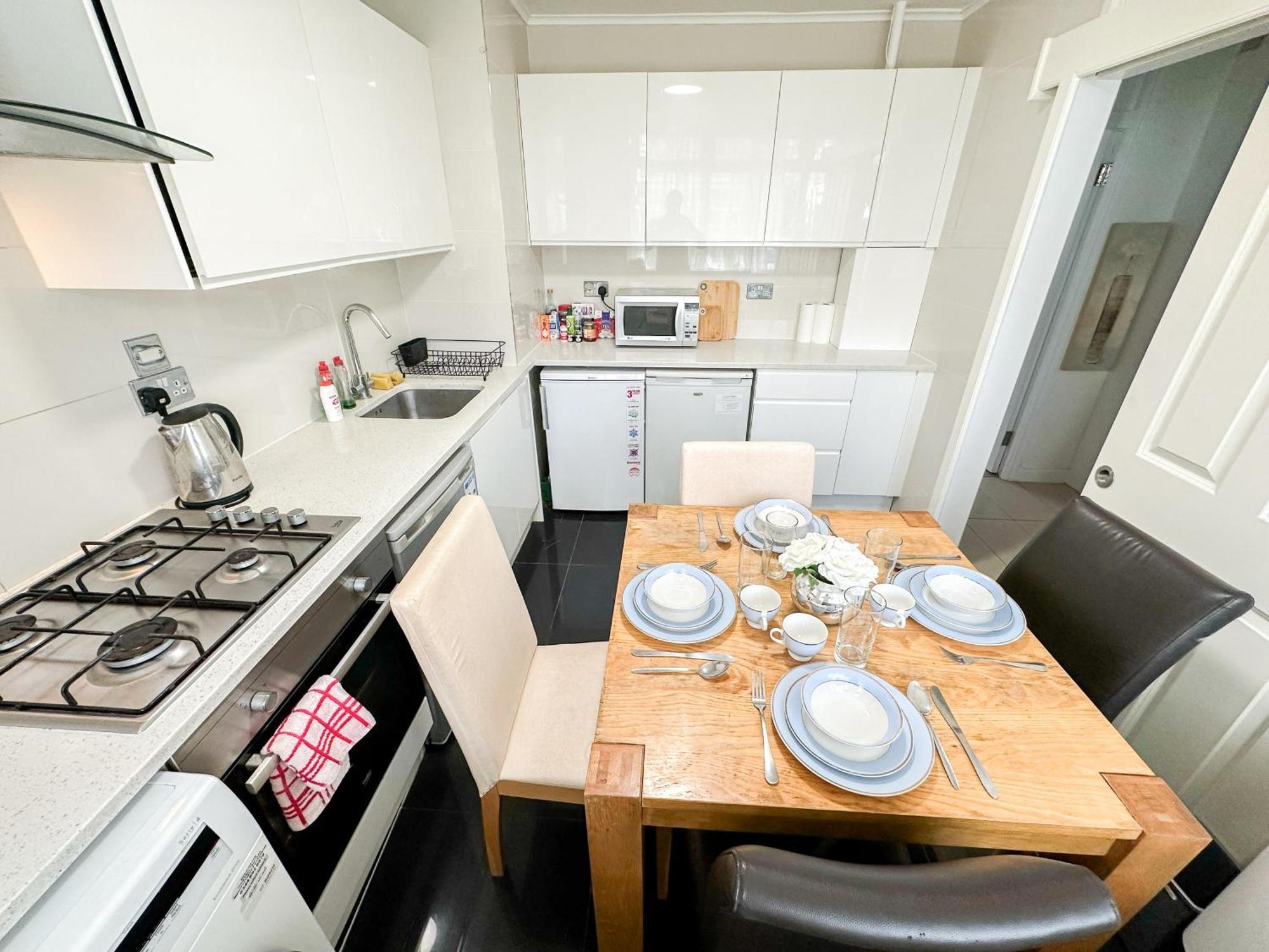 Cosy 3 Bedroom 3 Bathroom Flat With Private Garden- Maida Vale, Near Paddington *