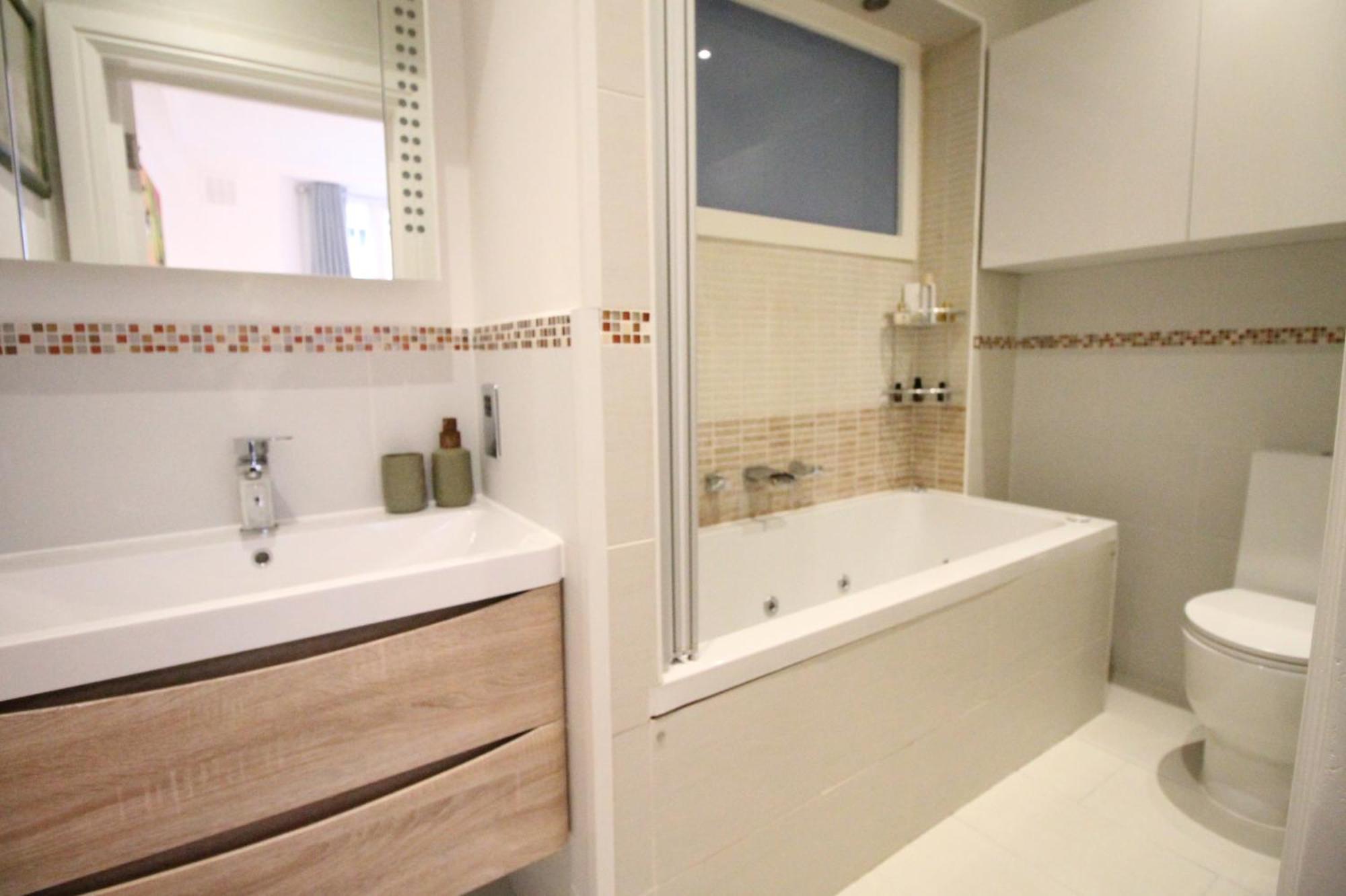 Trendy 2bedroom And 2 Bathroom Flat, Quiet Nottinghill Street Leilighet *
