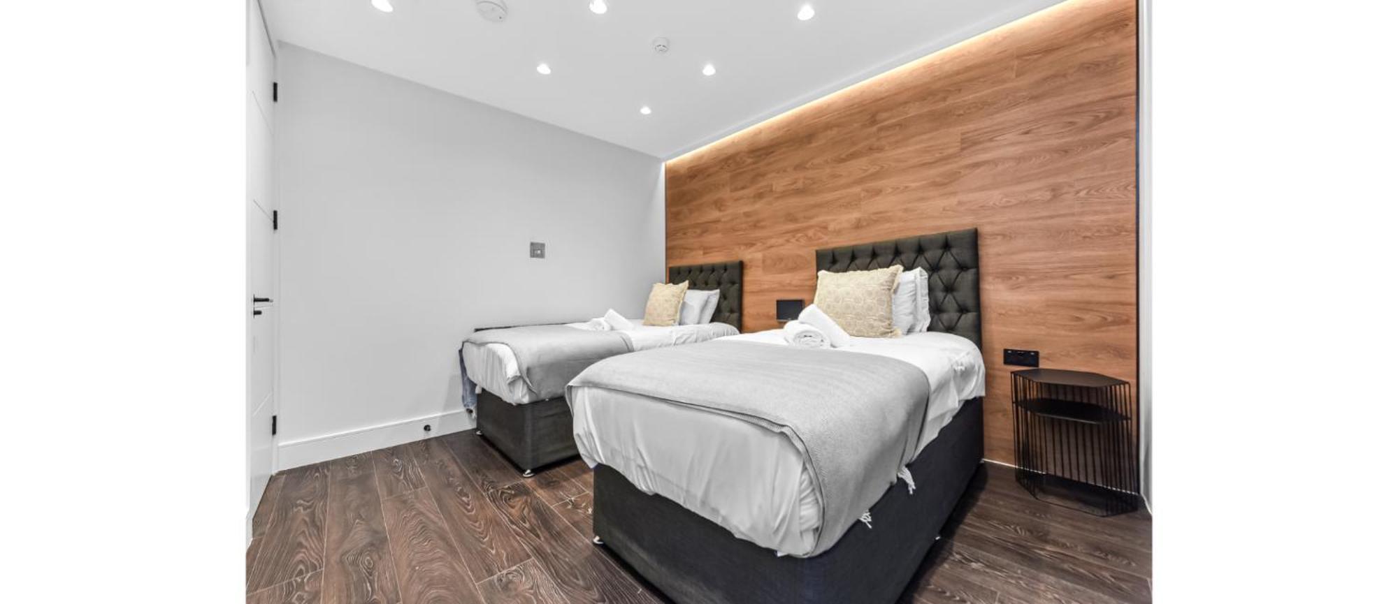 Luxury Abode: 5-bed Haven Ideal For Big Groups!