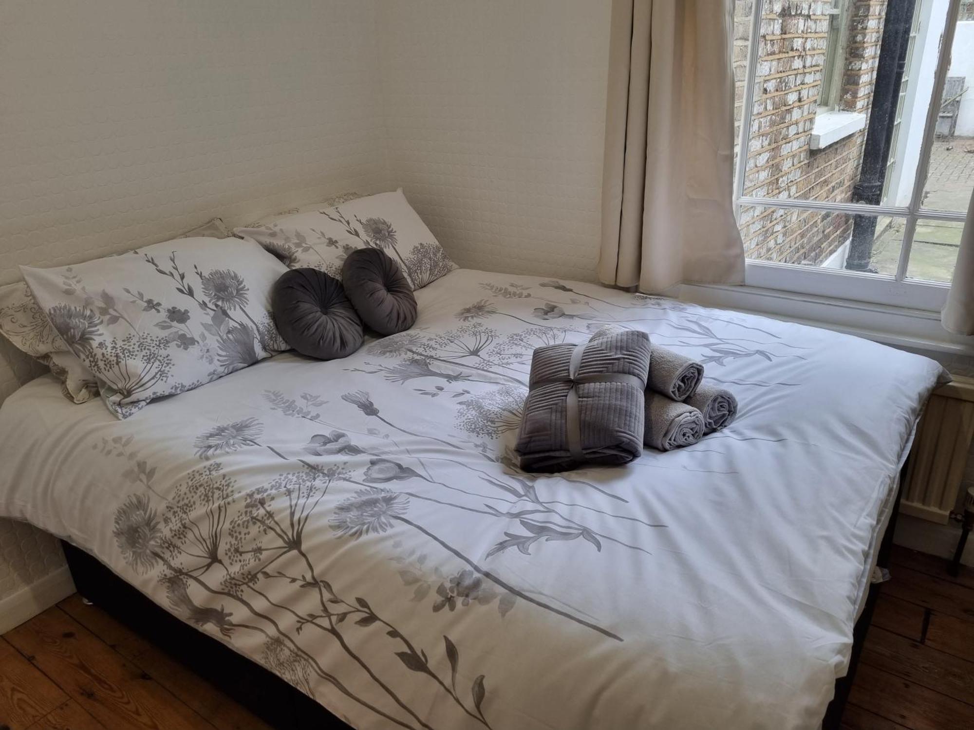 Gasthuis Refurbished Double Bedroom