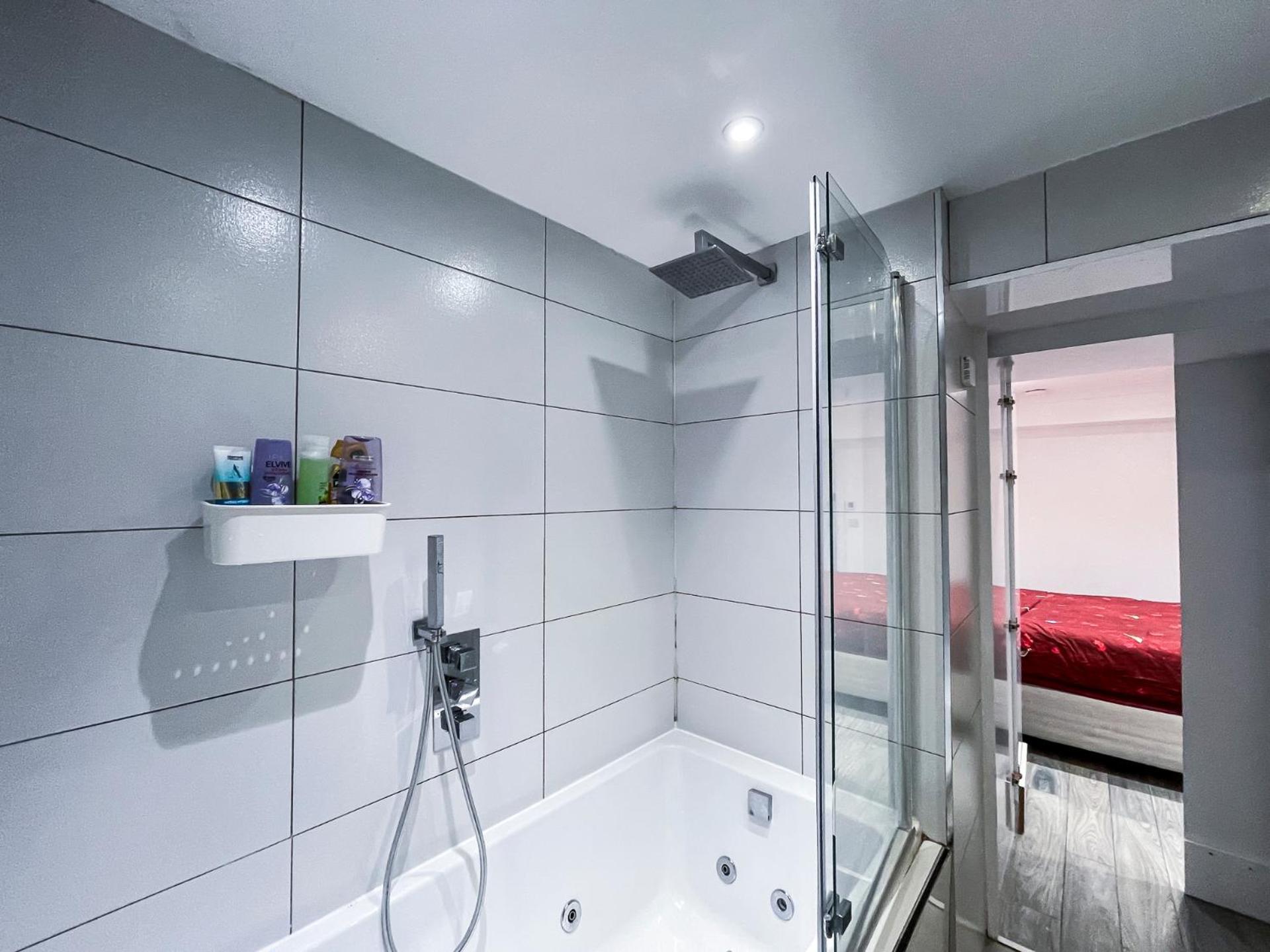 Ensuite With Jacuzzi Homestay