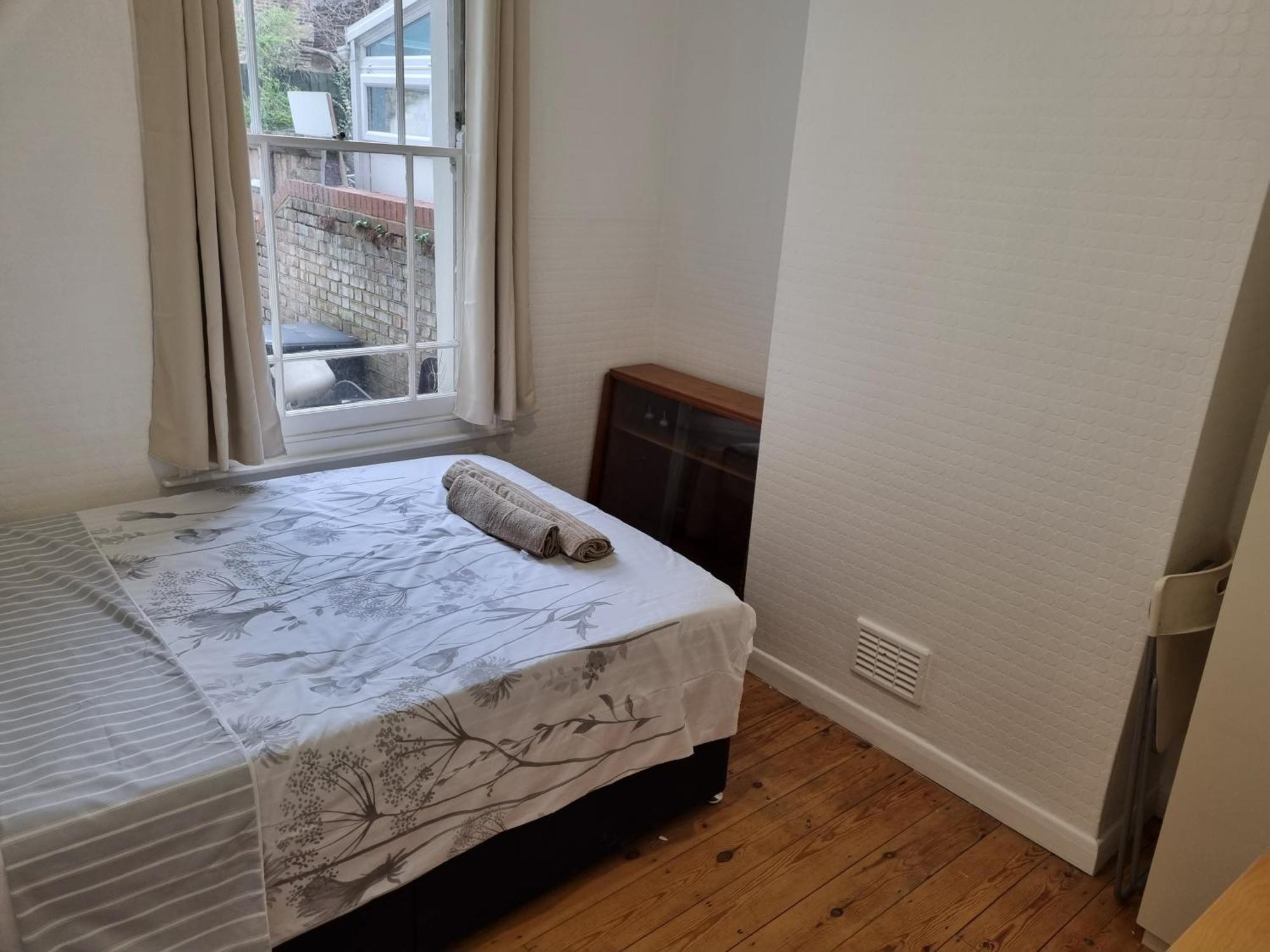 Refurbished Double Bedroom Gasthuis