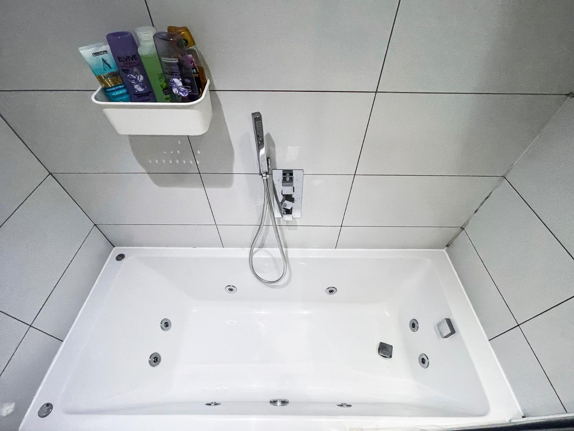 Ensuite With Jacuzzi London