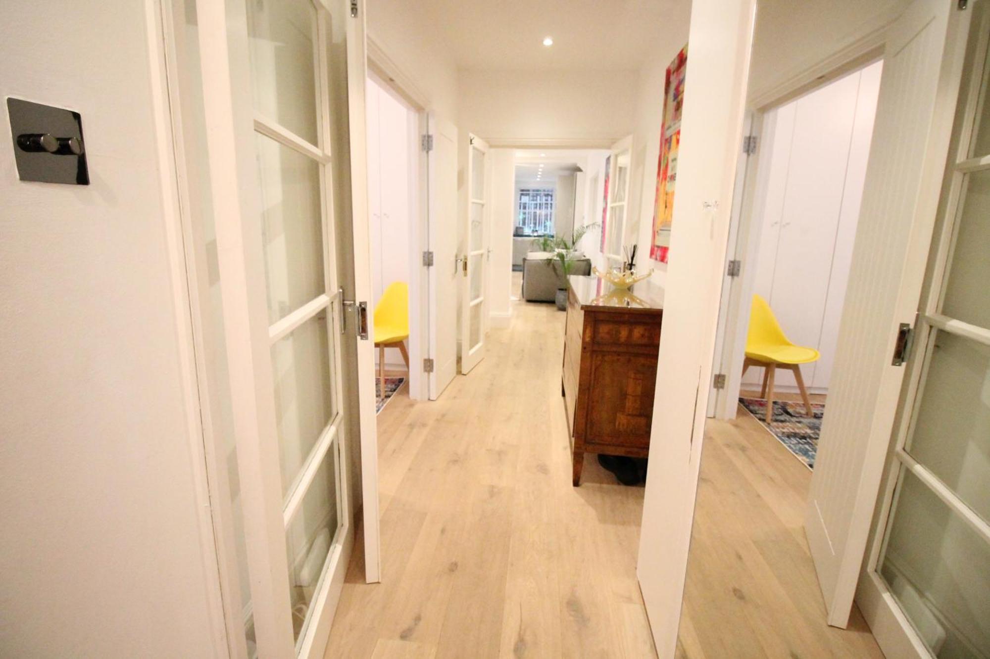 Trendy 2bedroom And 2 Bathroom Flat, Quiet Nottinghill Street Leilighet London