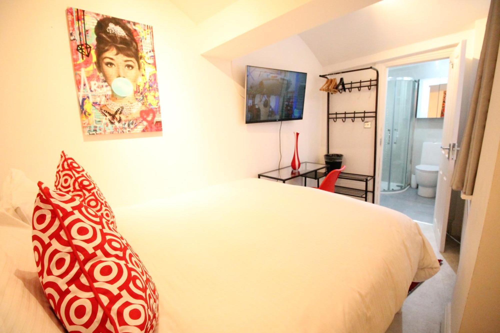 Trendy 2bedroom And 2 Bathroom Flat, Quiet Nottinghill Street Leilighet London