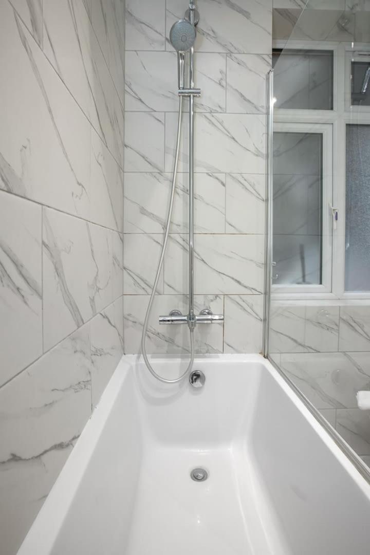 Modern 2 Bed In Prime Camden Sleeps 6 Appartement Londen