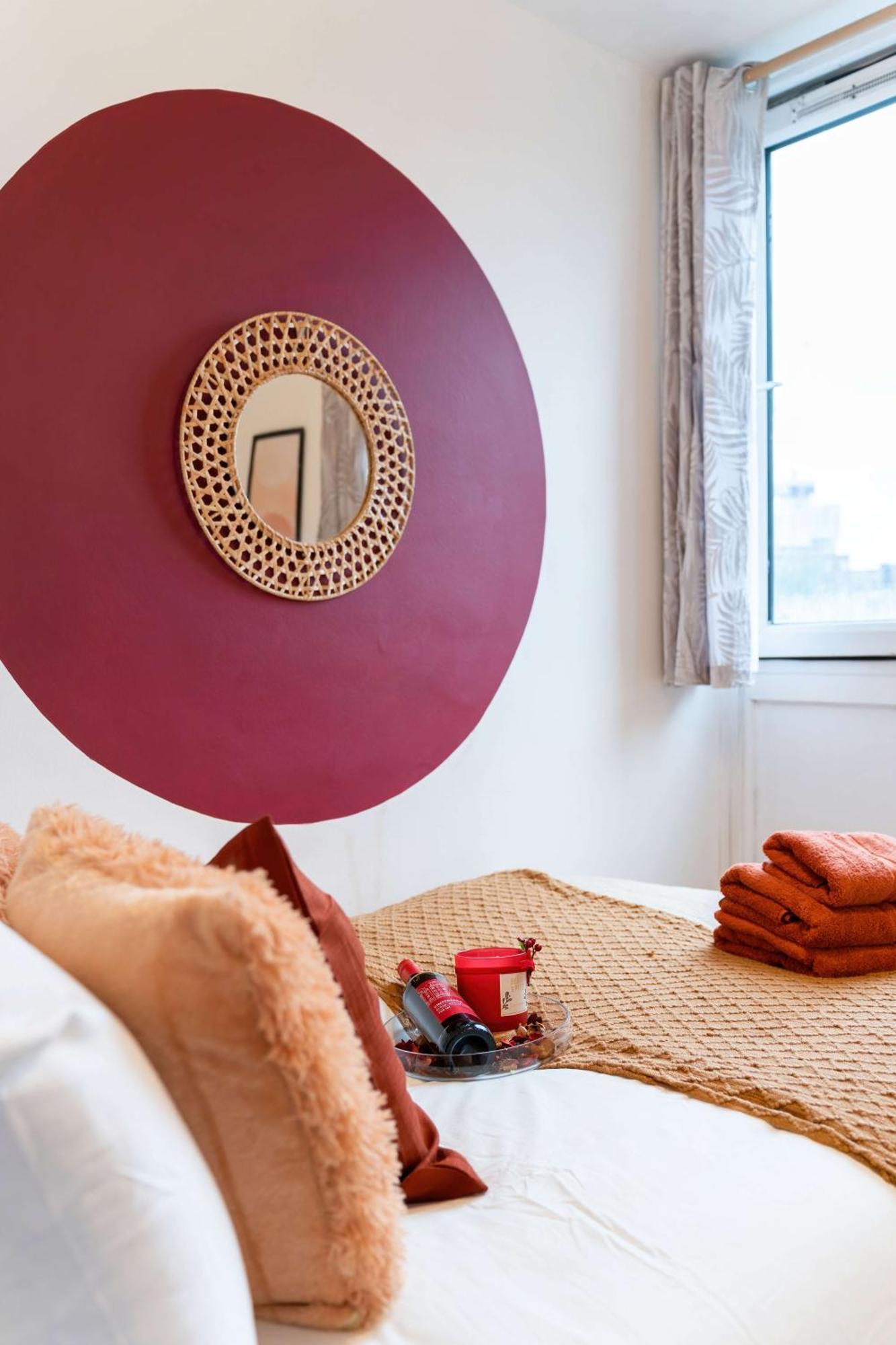 Livestay-three Bed With Balcony Apartment London