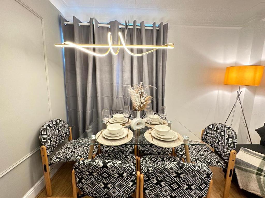 Hyde Park Three Bedroom Apartment London
