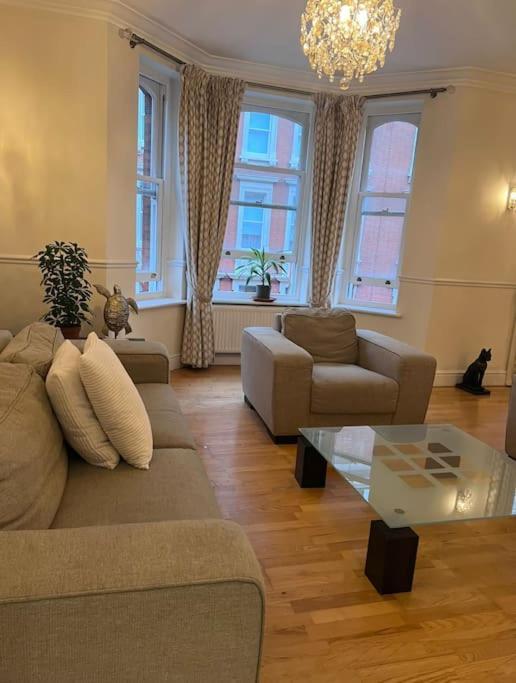 Luxury 3 Bedroom, 3 Bath By Oxford St & Soho * London