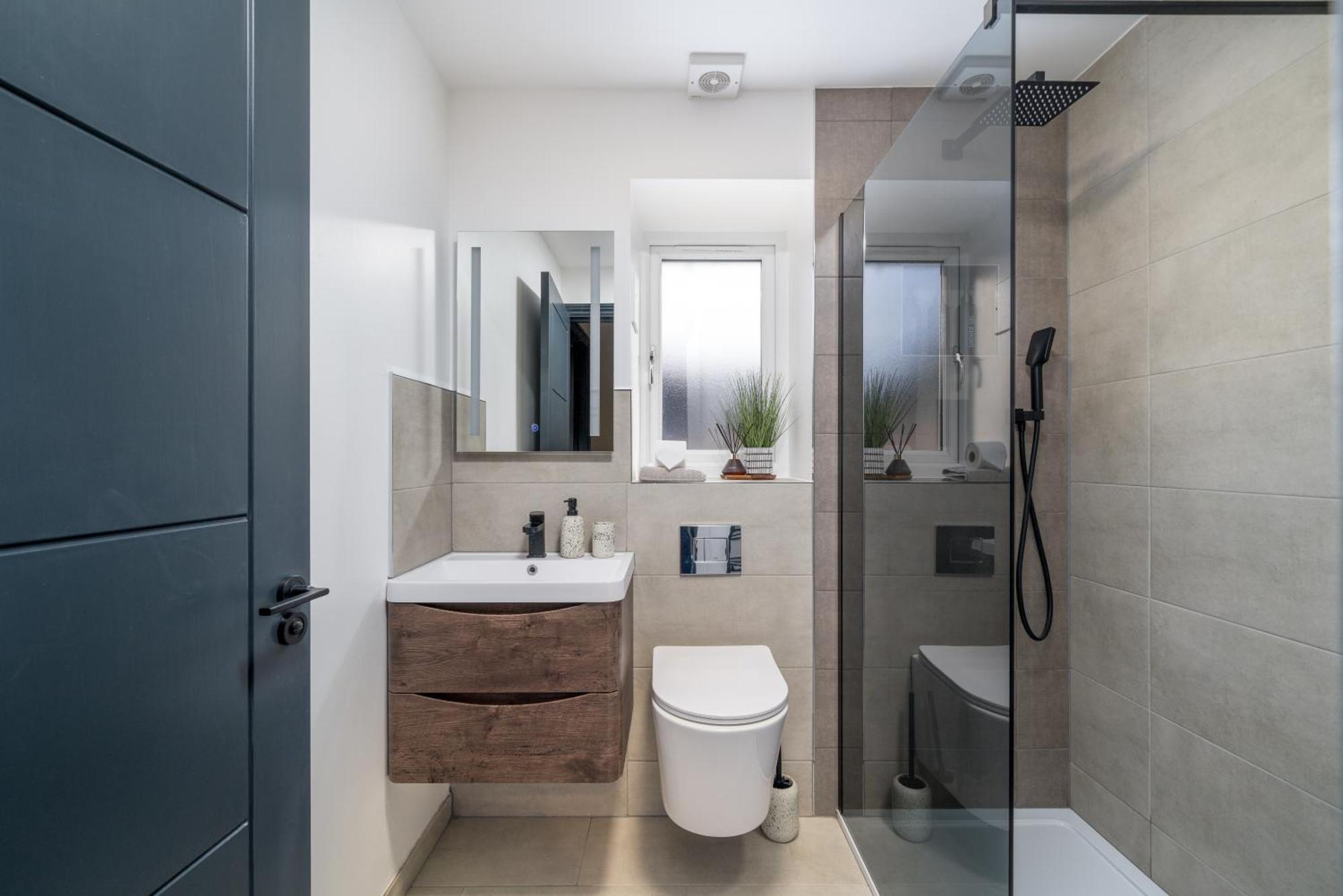 5 Star - Stylish 2 Bed In -excel, Airport Ferienhaus London