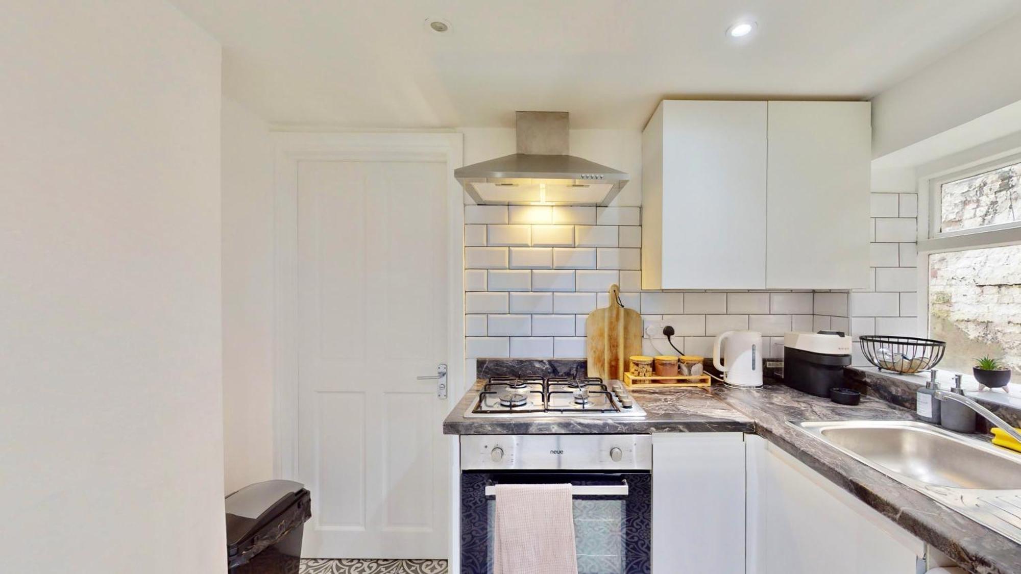 Tube & Notting Hill Nearby - Garden Flat Haven Apartment