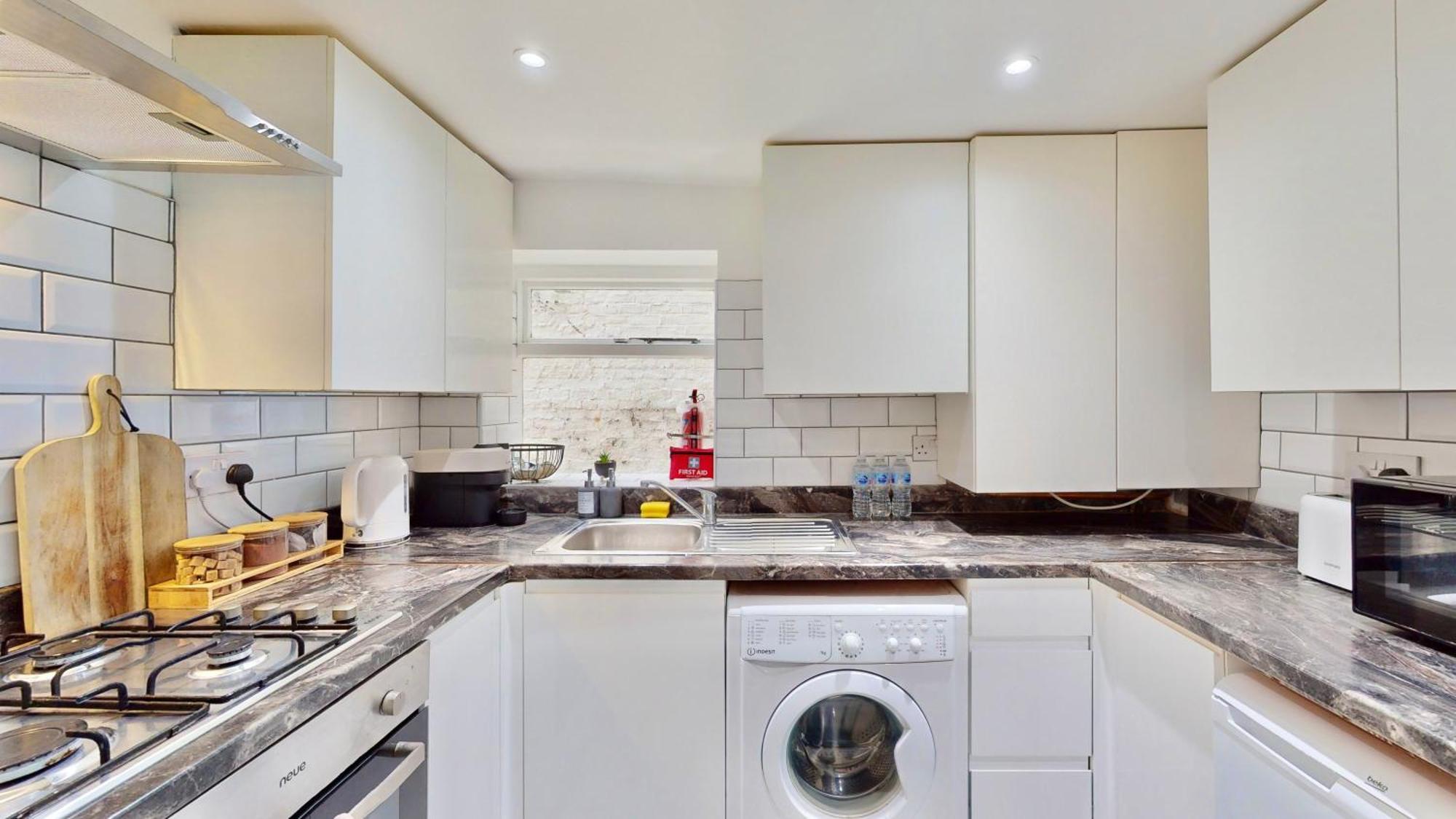 Tube & Notting Hill Nearby - Garden Flat Haven London