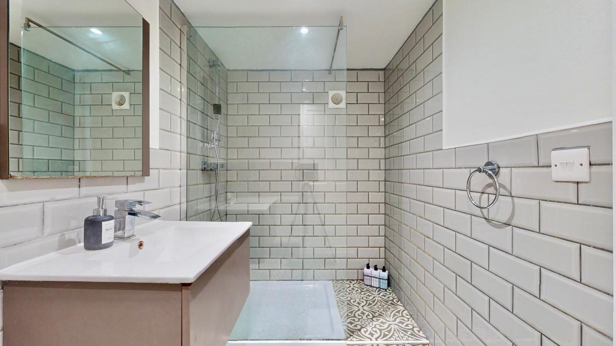 Tube & Notting Hill Nearby - Garden Flat Haven Apartment *