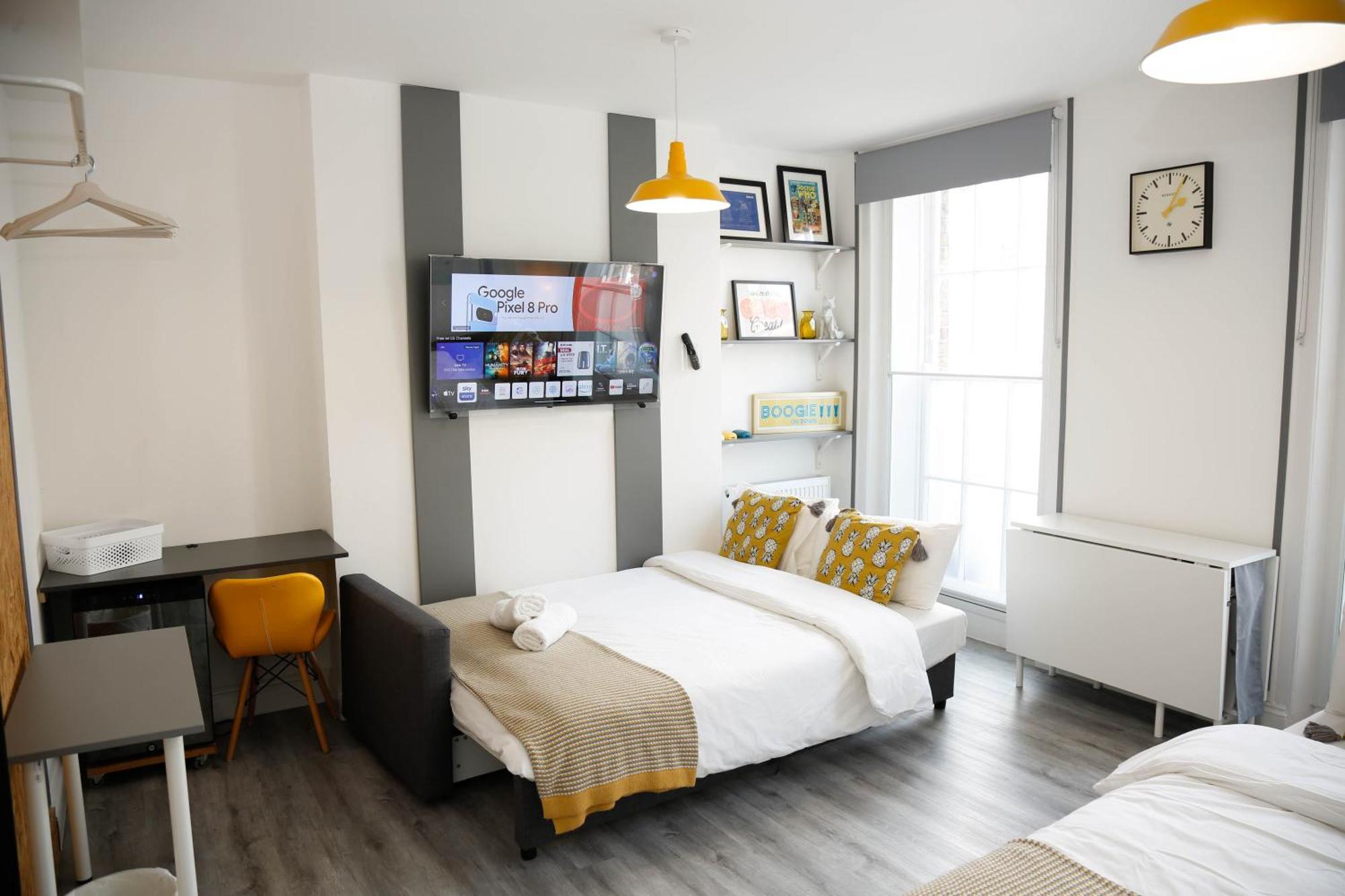Accommodatie bij particulieren Luxury In Camden Town Near Shops, Cafes, Bars & Metro With Shared Bathrooms Londen
