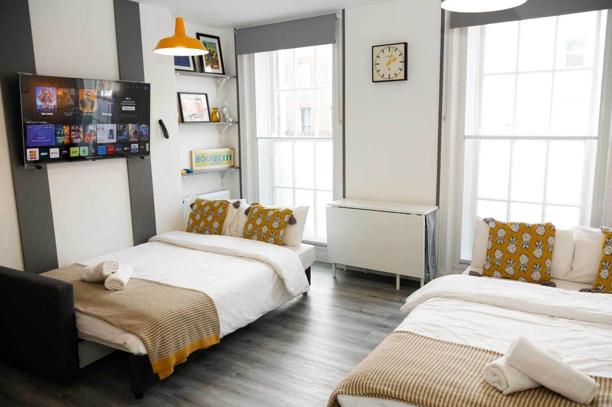 Luxury In Camden Town Near Shops, Cafes, Bars & Metro With Shared Bathrooms Londen