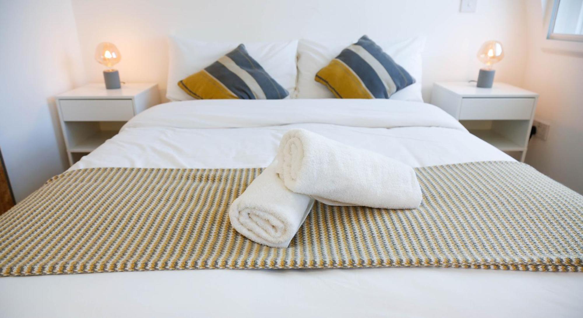 Luxury In Camden Town Near Shops, Cafes, Bars & Metro With Shared Bathrooms * Londen