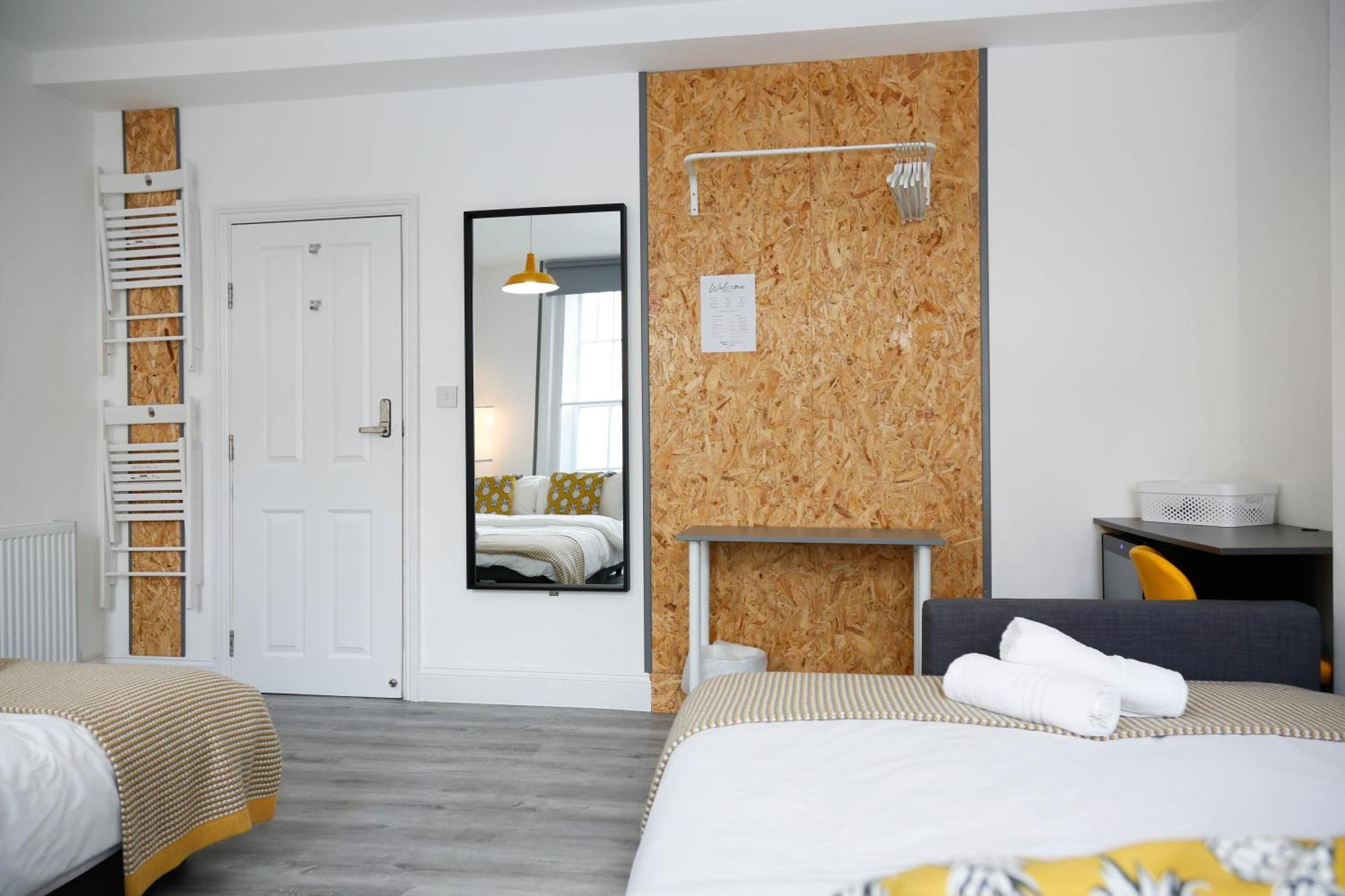 Luxury In Camden Town Near Shops, Cafes, Bars & Metro With Shared Bathrooms Londen