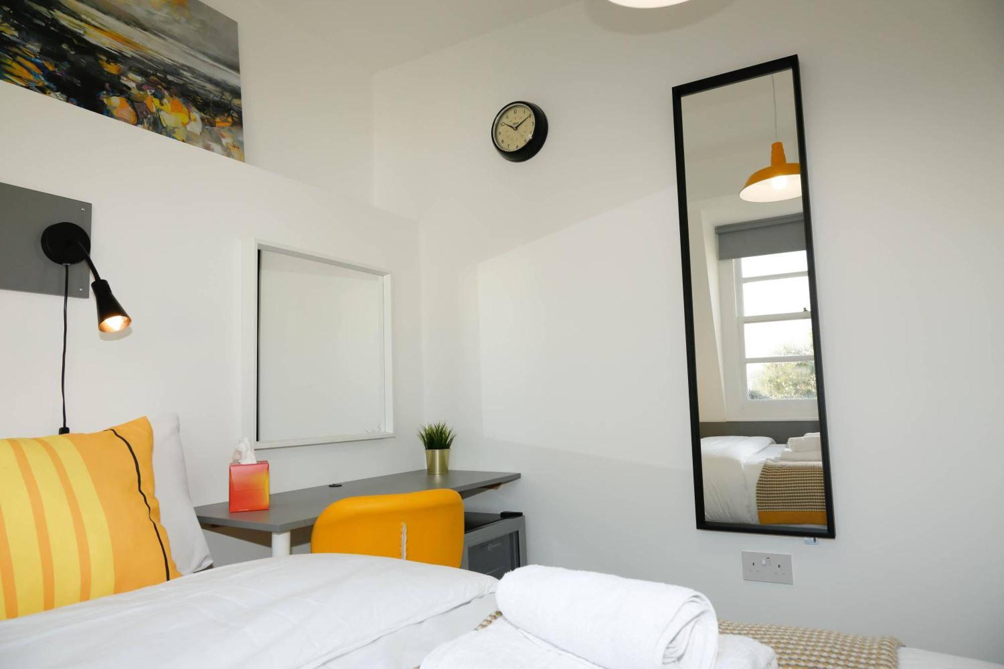 Accommodatie bij particulieren Luxury In Camden Town Near Shops, Cafes, Bars & Metro With Shared Bathrooms Londen