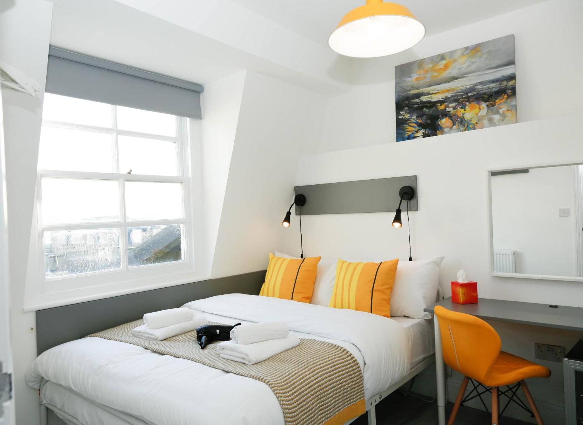 Luxury In Camden Town Near Shops, Cafes, Bars & Metro With Shared Bathrooms * Londen