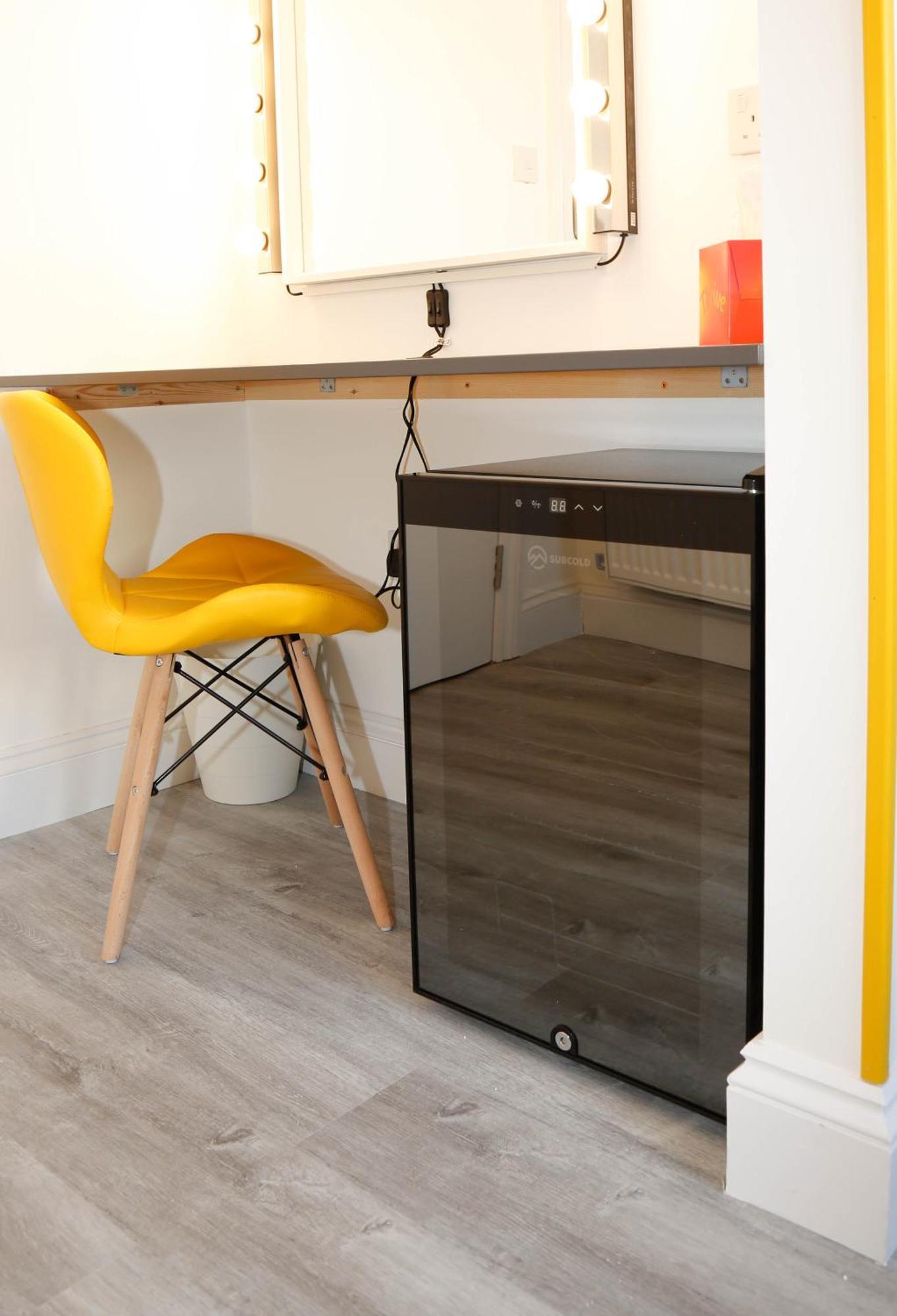 Accommodatie bij particulieren Luxury In Camden Town Near Shops, Cafes, Bars & Metro With Shared Bathrooms Londen