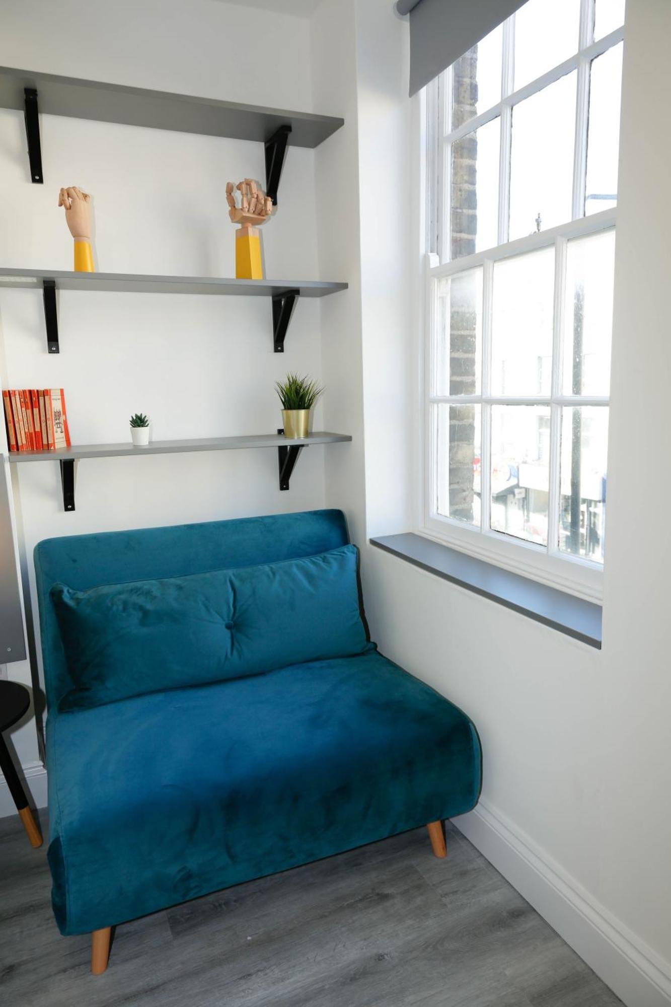 Luxury In Camden Town Near Shops, Cafes, Bars & Metro With Shared Bathrooms Londen