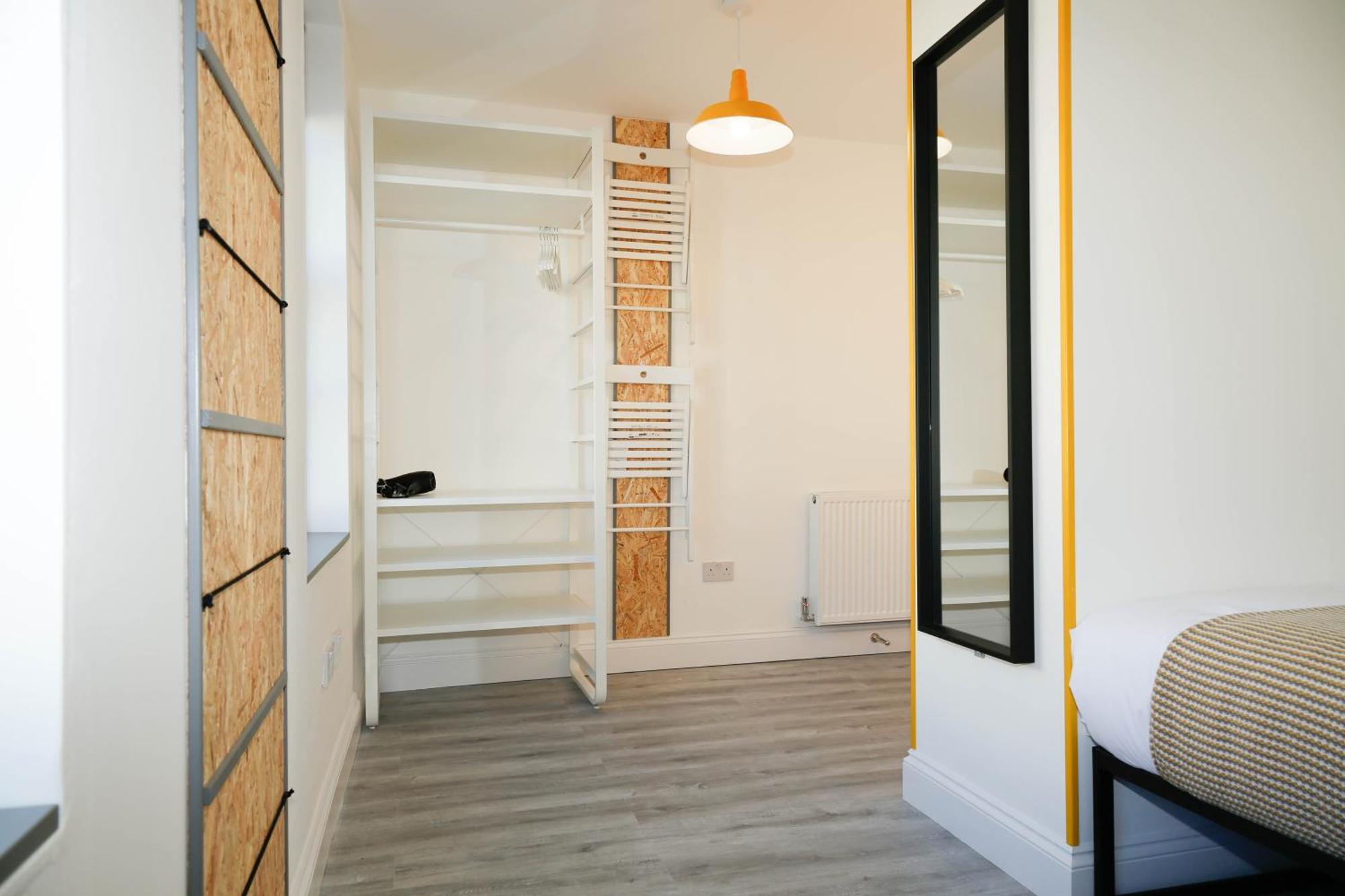 Accommodatie bij particulieren Luxury In Camden Town Near Shops, Cafes, Bars & Metro With Shared Bathrooms Londen