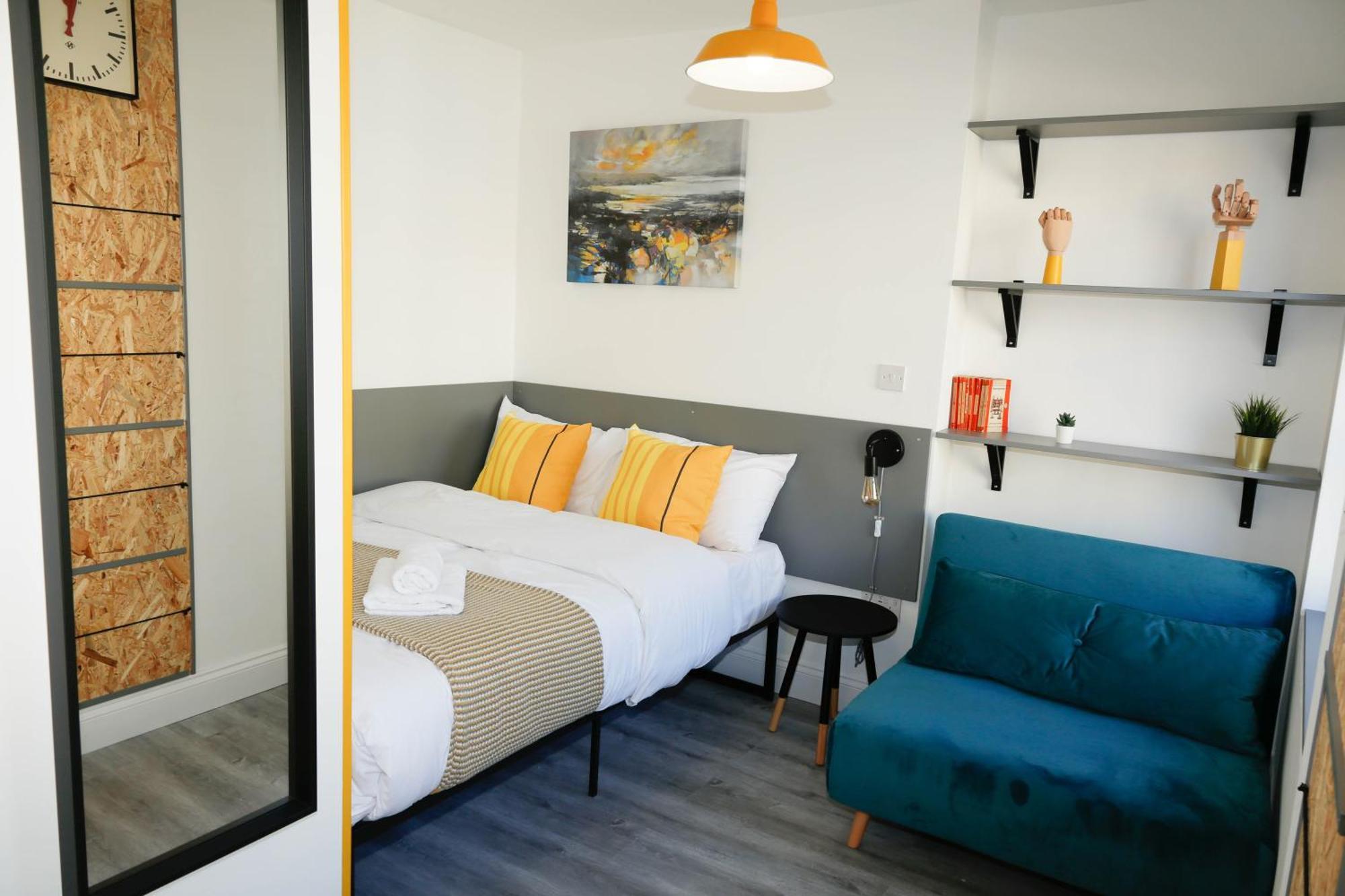 Luxury In Camden Town Near Shops, Cafes, Bars & Metro With Shared Bathrooms * Londen