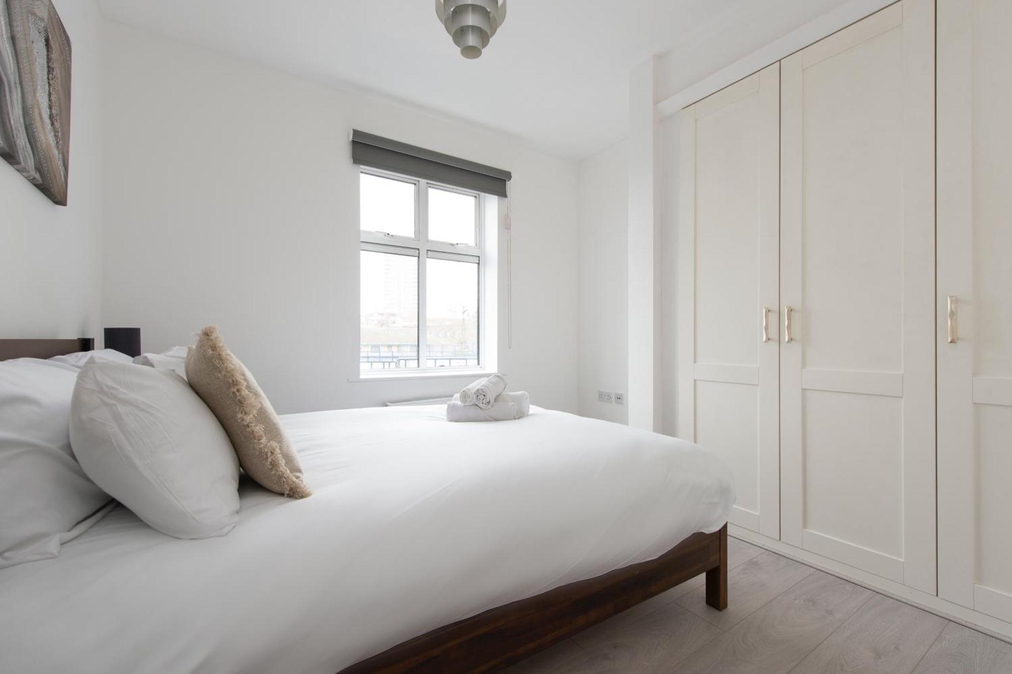 Modern Luxury By Bow Road Station Apartment *