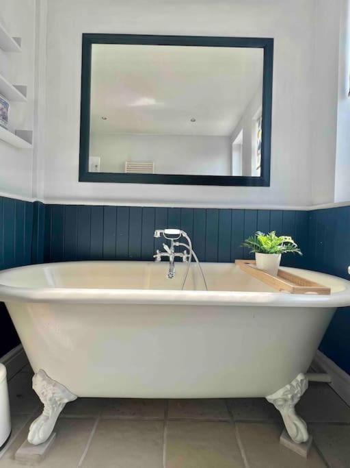 Villa Luxury 4 Bedroom House In Featured On Tv London