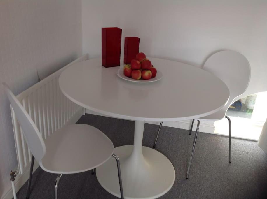 Zone 1! 2 Bed Duplex Apartment! Apartamento *