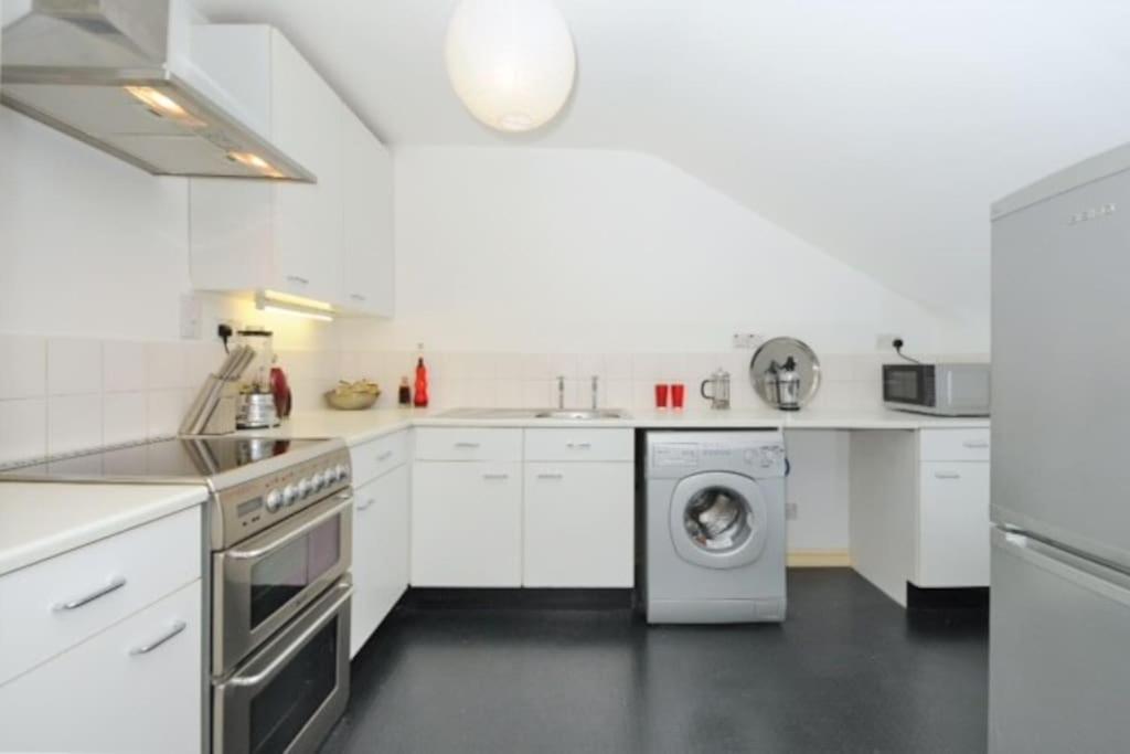 Apartamento Zone 1! 2 Bed Duplex Apartment! *