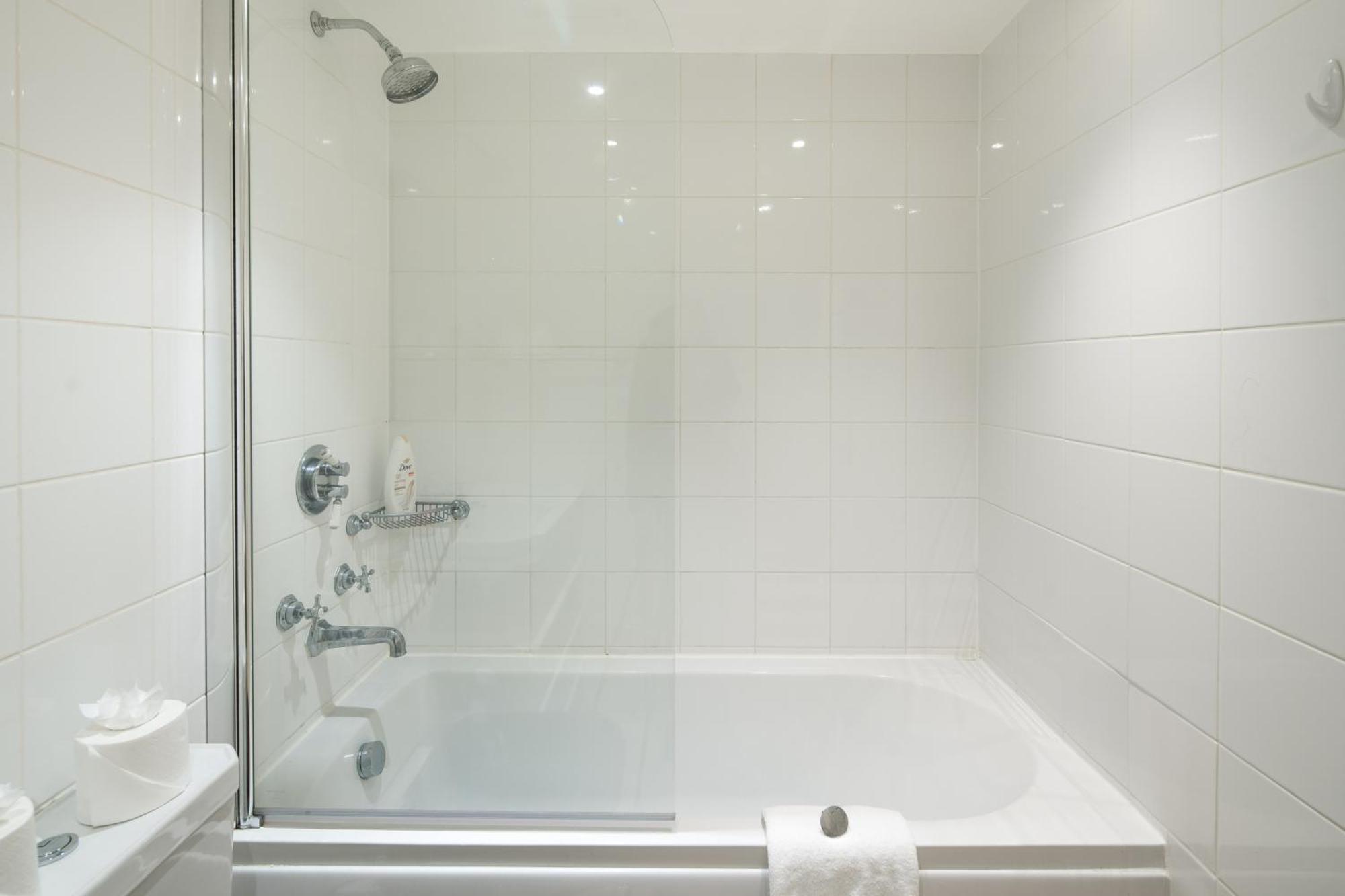 1bd Modern Oasis: Near Attractions Apartment