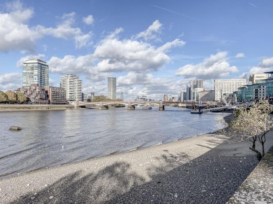 Stunning Riverside Leilighet London
