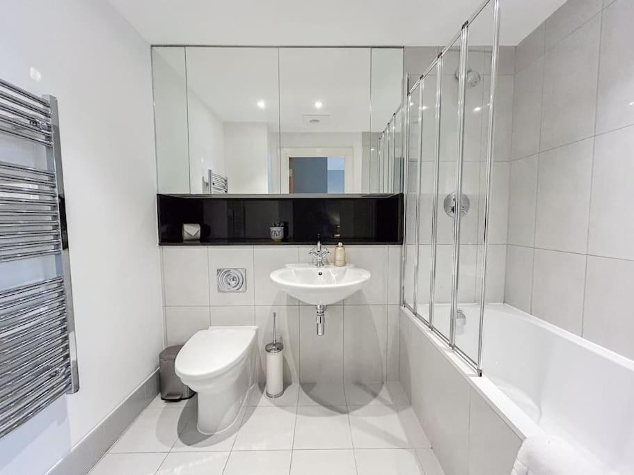 Leilighet Stunning Riverside London