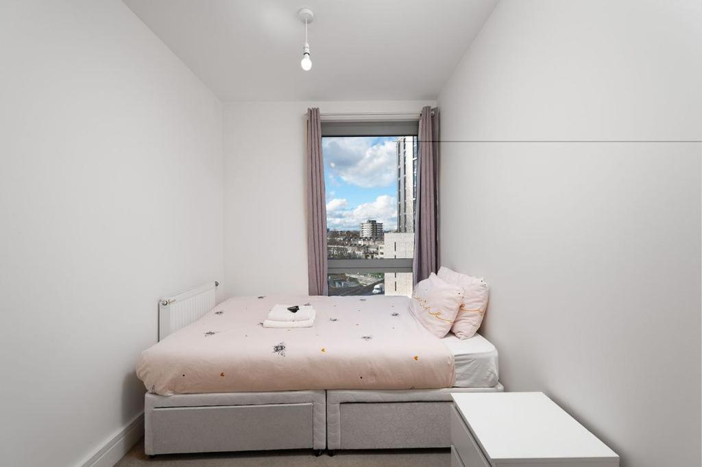 Modern Serviced 3-bedroom Flat In East Leilighet London
