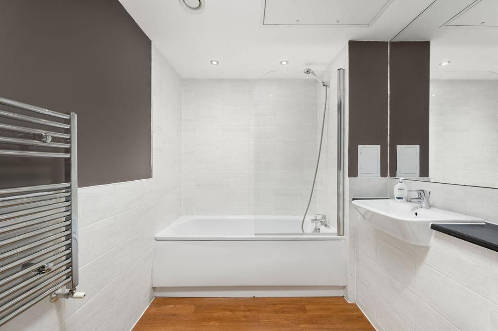 Leilighet Modern Serviced 3-bedroom Flat In East London