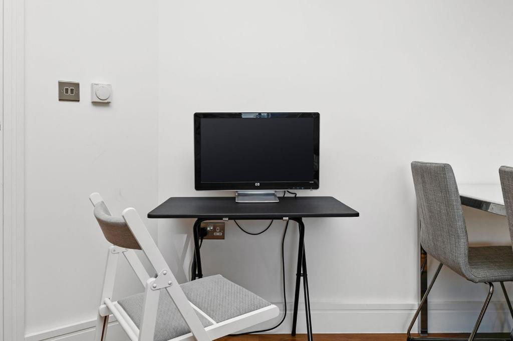 Modern Serviced 3-bedroom Flat In East Leilighet London