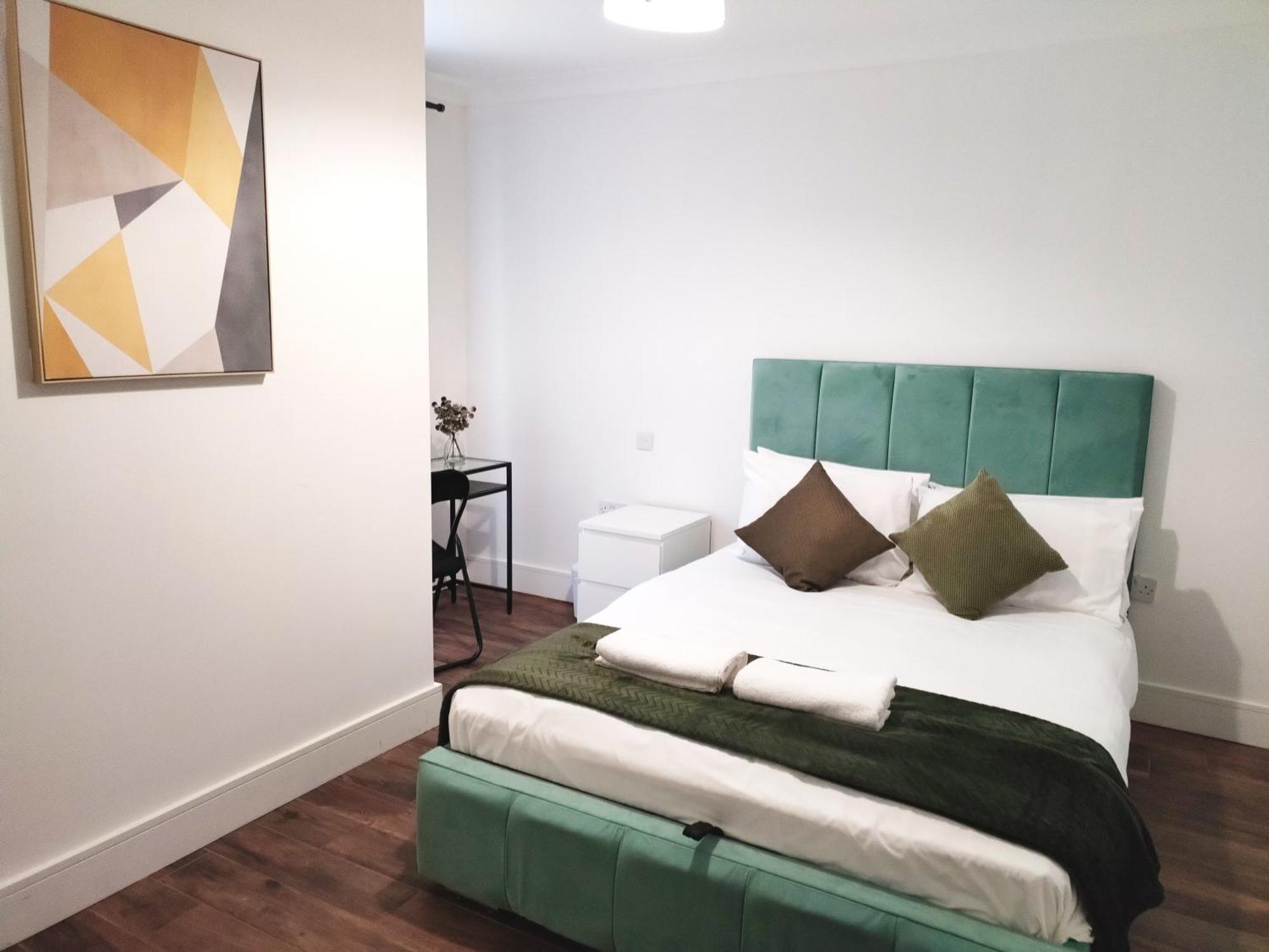 Appartement Luxury Near Centre, Near Train Station, E1 *