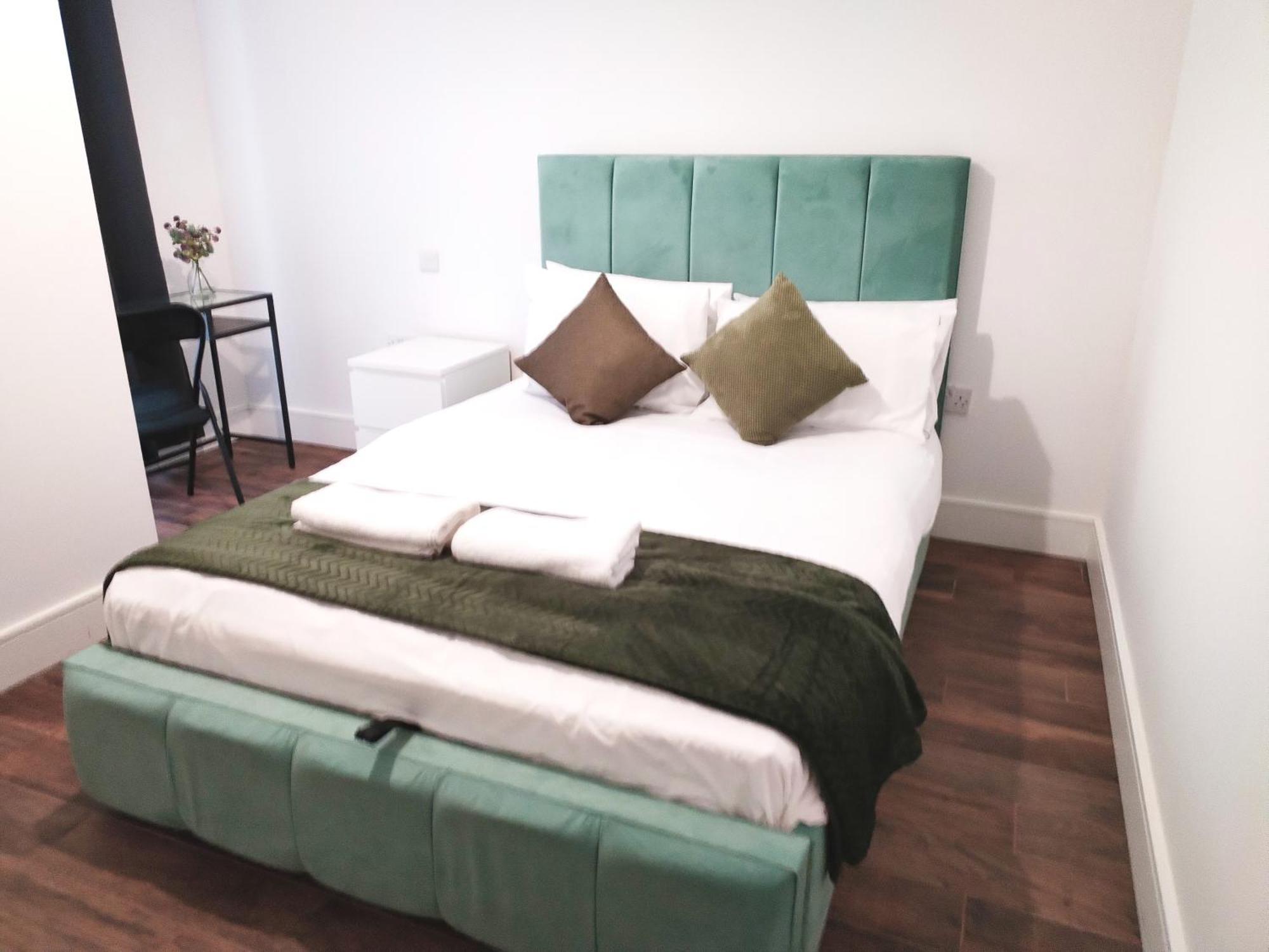 Appartement Luxury Near Centre, Near Train Station, E1 *