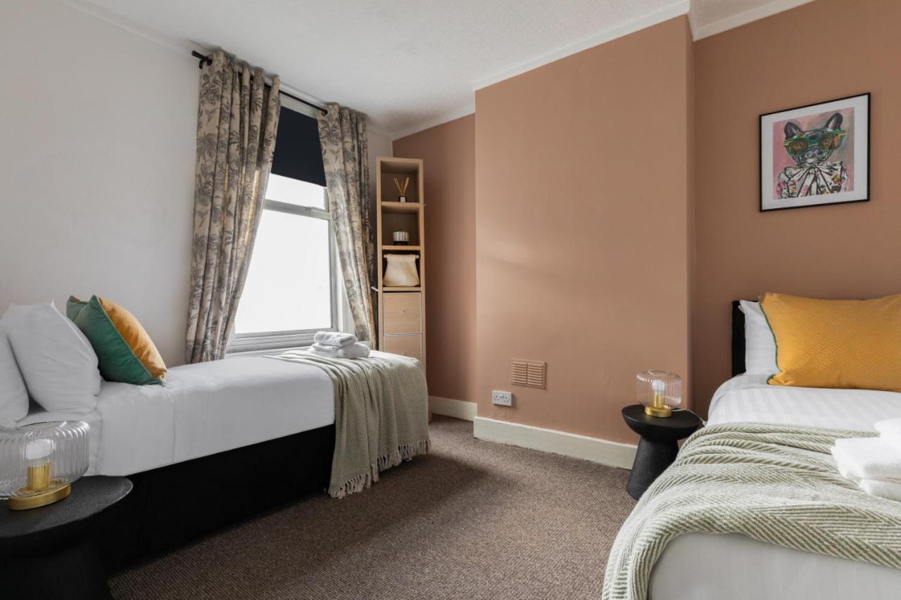 Perry Place - Forest Hill- 3 Bed House London