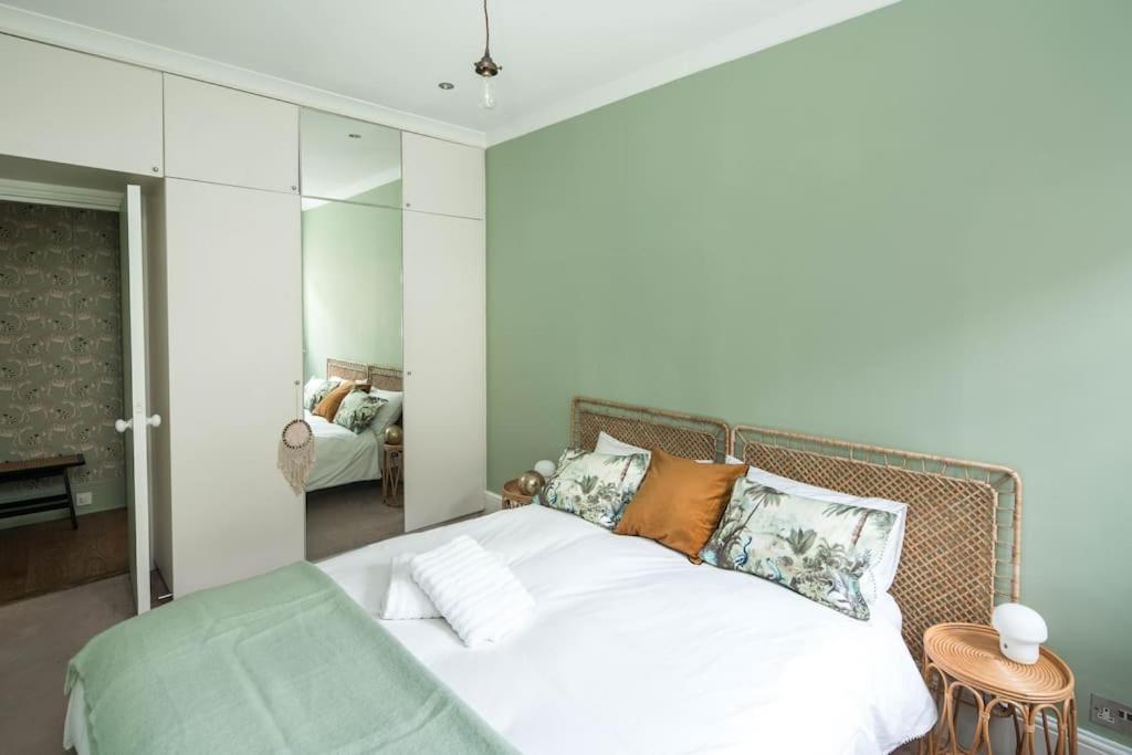 Apartment Westbourne Gardens