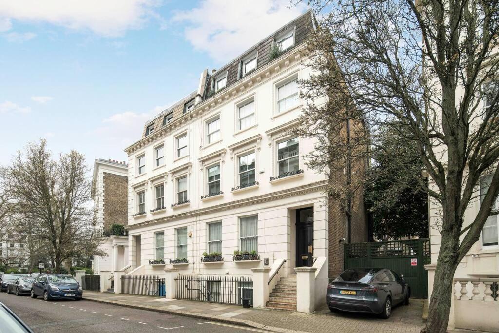 Westbourne Gardens Apartment *