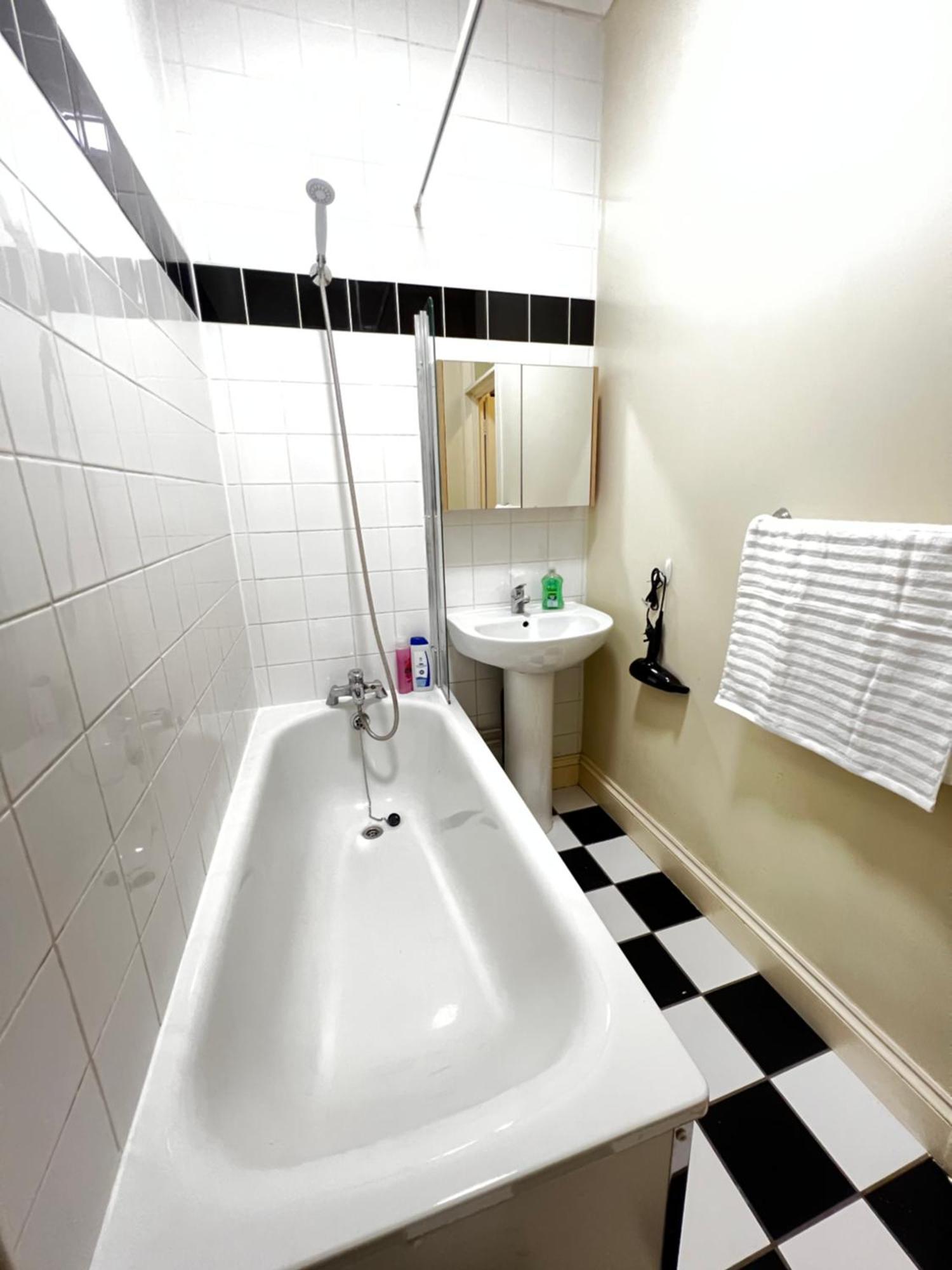 Family 2 Bedroom Flat In Fulham Apartment London