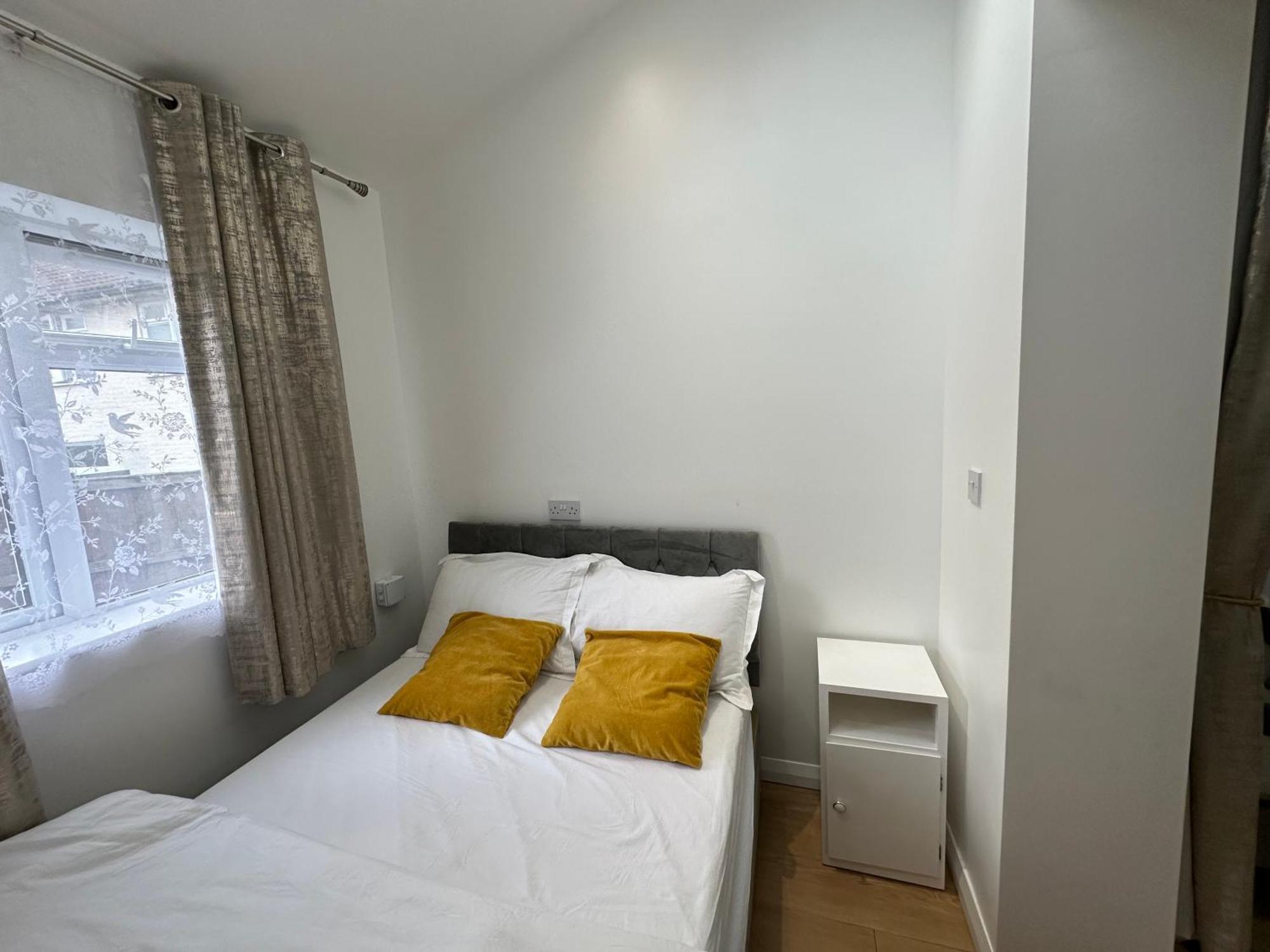 Smart Cosy/small Double In Oakridge Road Bromley *