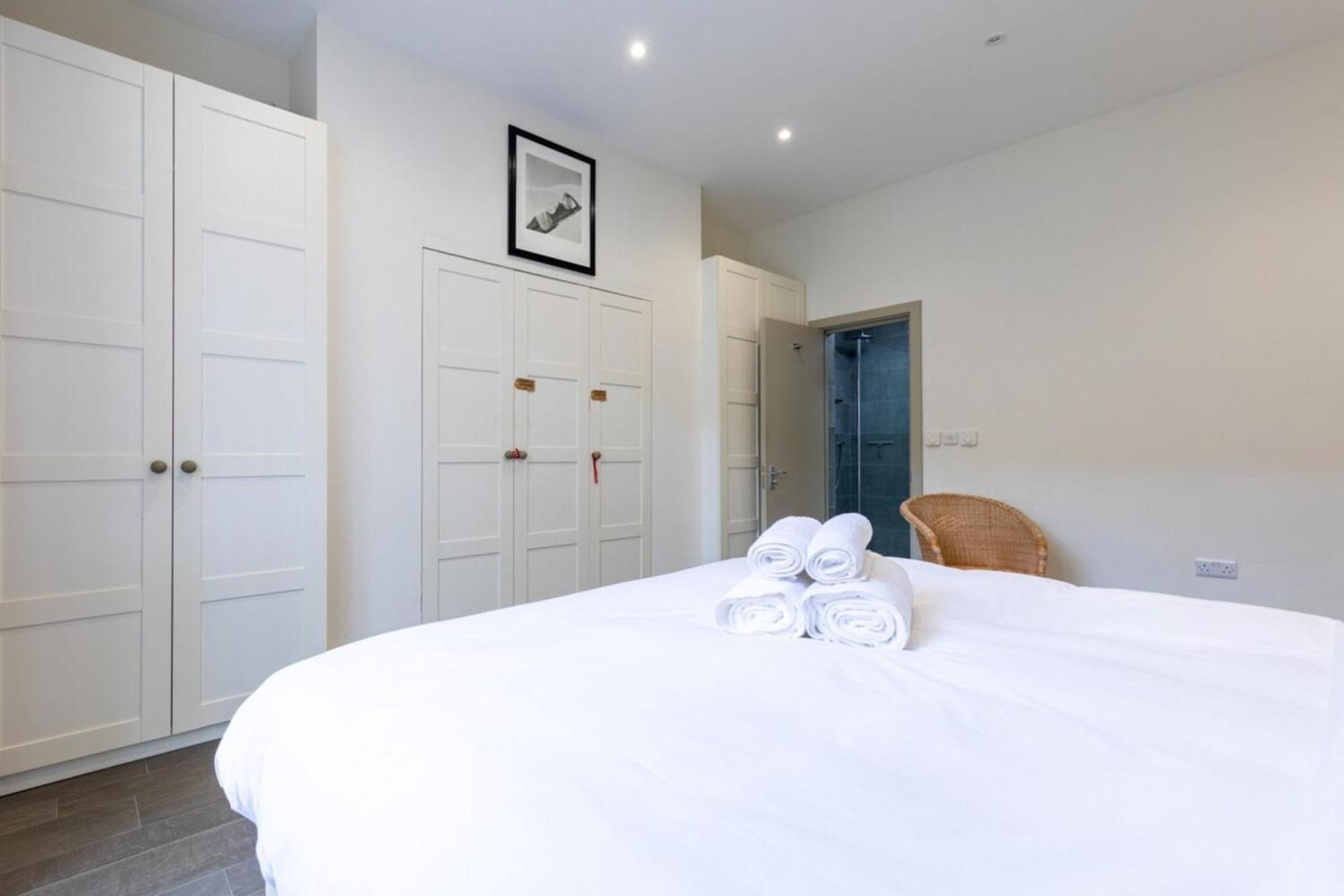 Apartment Elegant 2bd Flat 5 Mins To Kensington Gardens! *