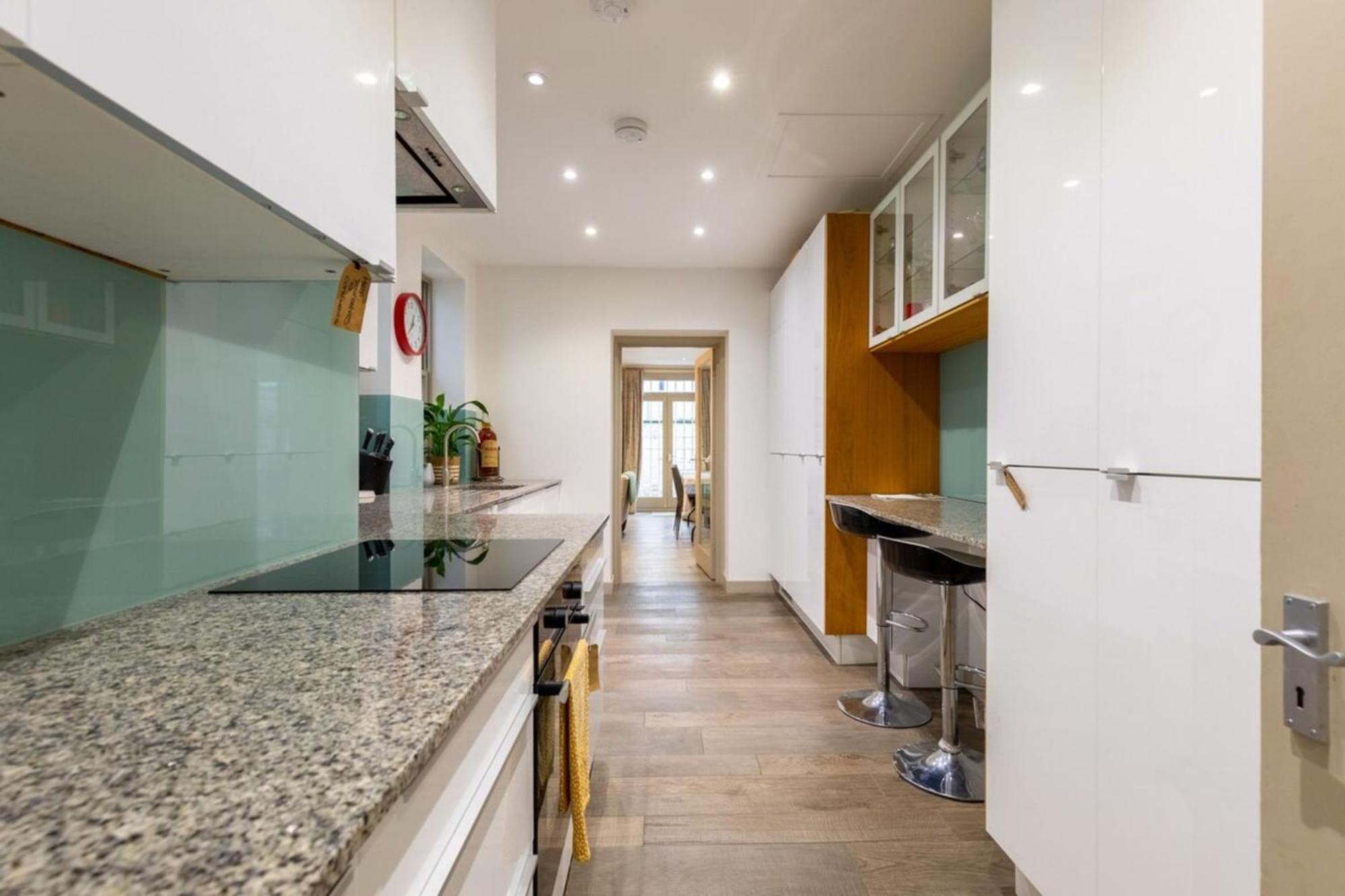 Apartment Elegant 2bd Flat 5 Mins To Kensington Gardens! *