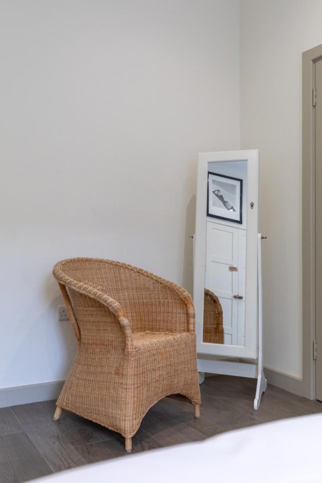 Apartment Elegant 2bd Flat 5 Mins To Kensington Gardens! *
