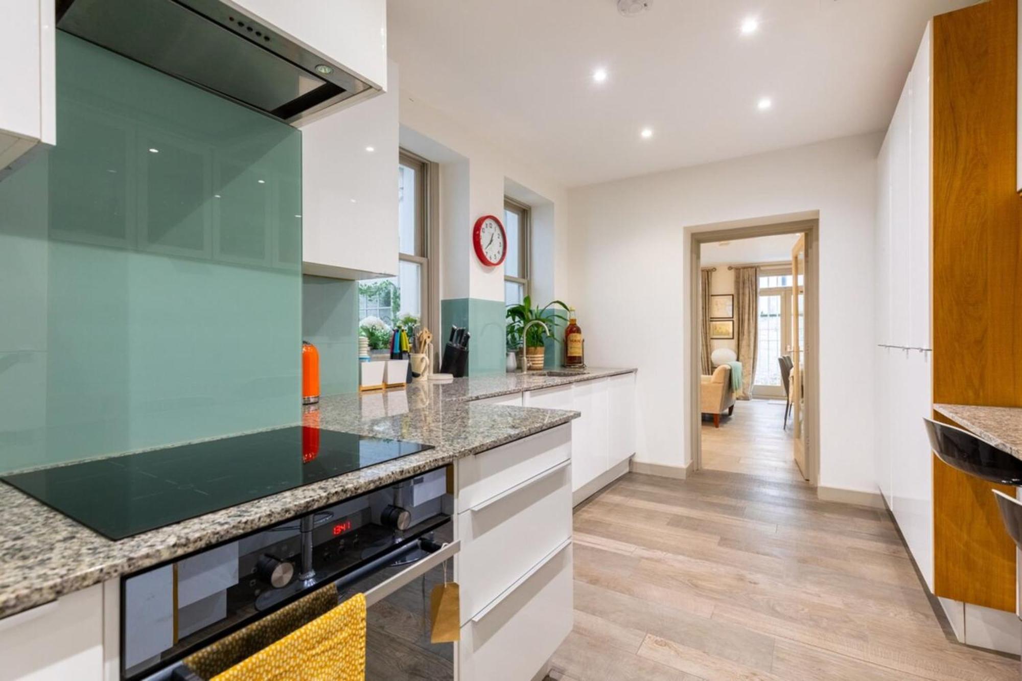 Elegant 2bd Flat 5 Mins To Kensington Gardens! *
