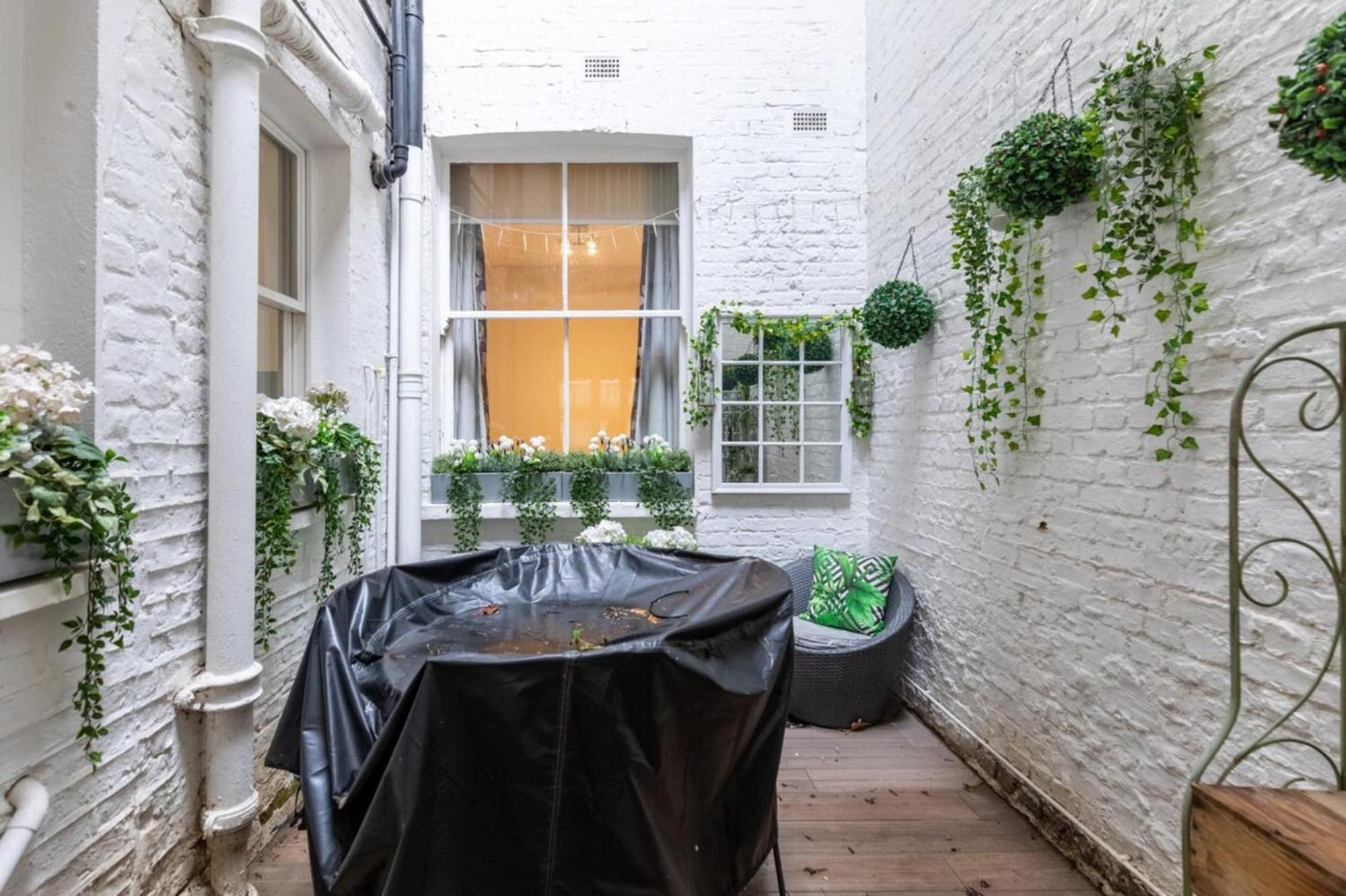 Elegant 2bd Flat 5 Mins To Kensington Gardens! Apartment